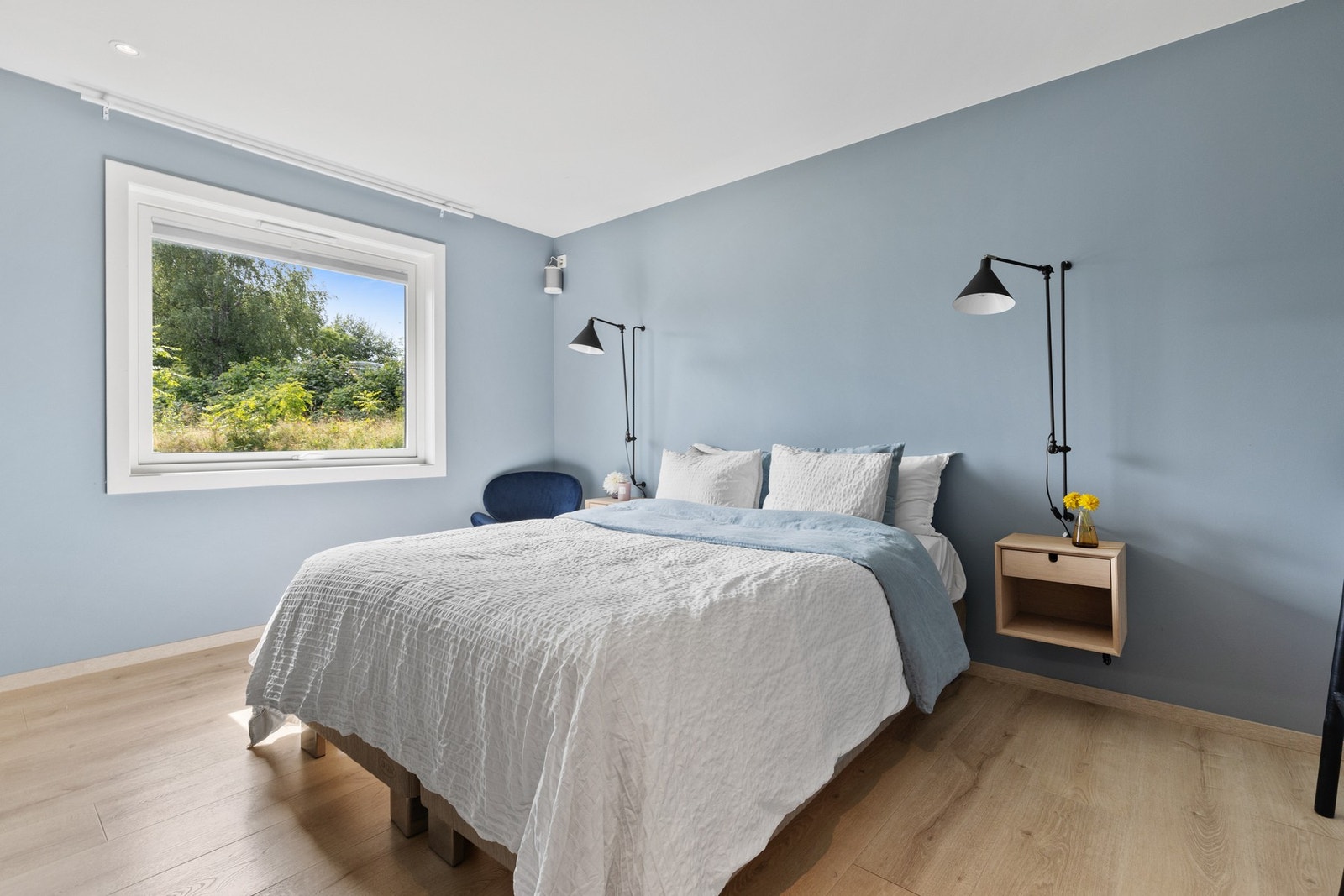 Boligen har tre soverom, alle praktisk plassert i første etasje Galleribilde