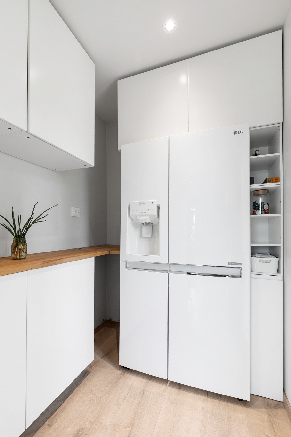 Ekstra innredning gir ytterligere oppbevaringsplass Galleribilde