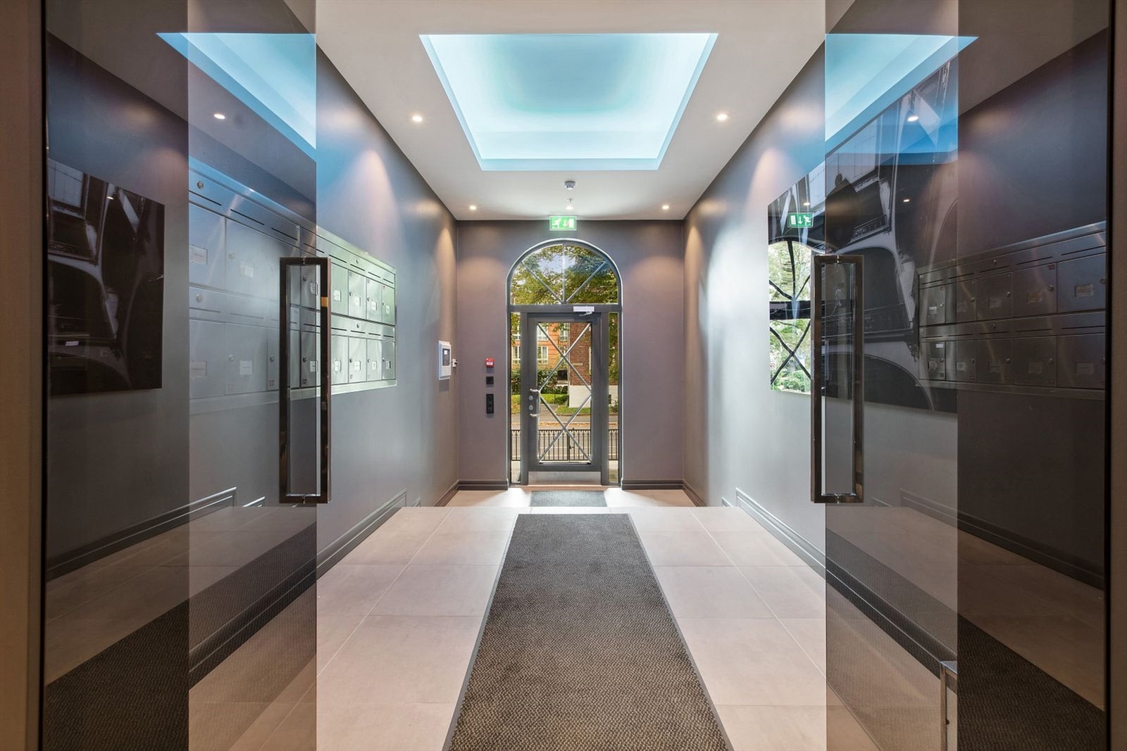 Meget hyggelig inngangsparti i dette flotte bygget. Galleribilde