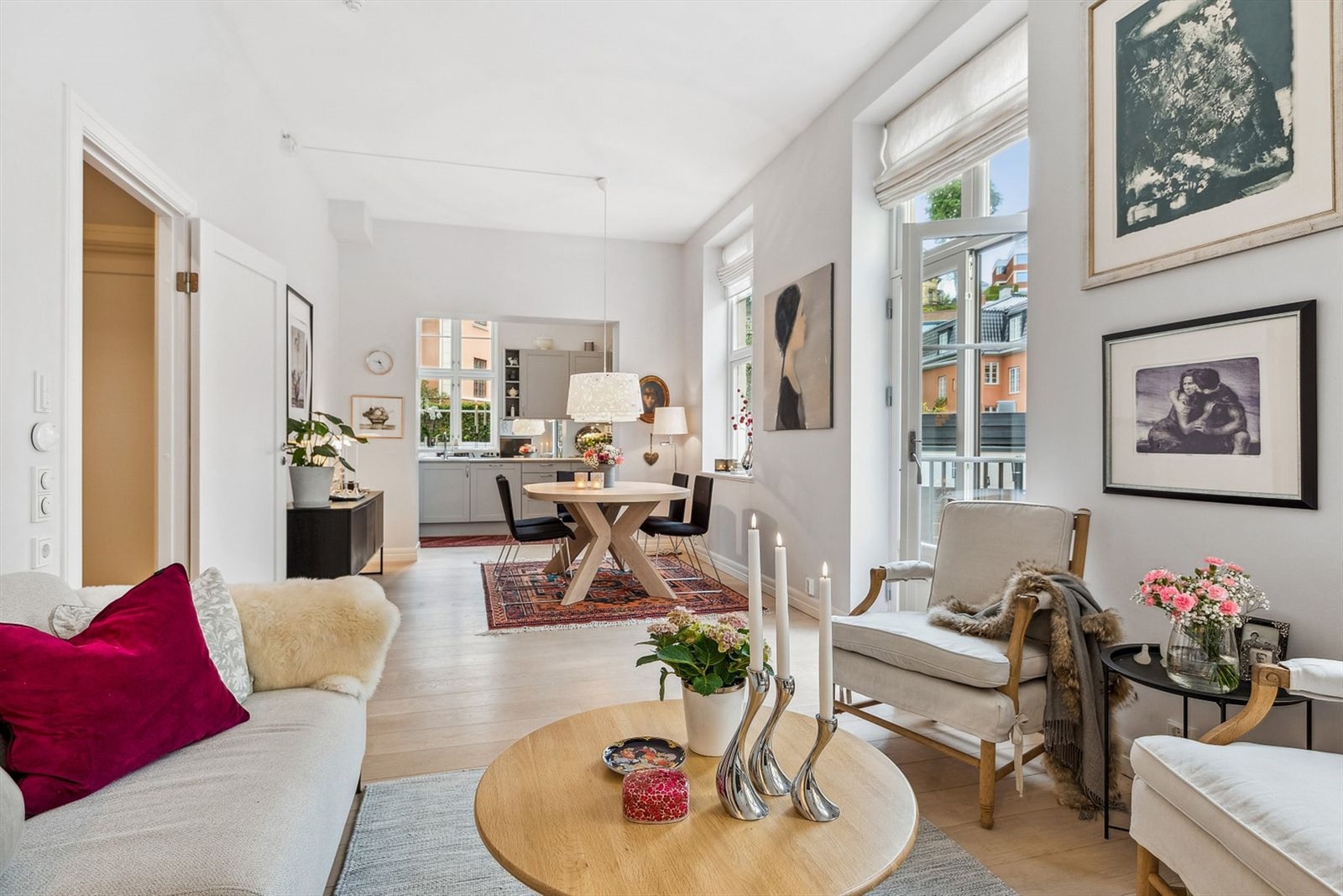 God plass til både sofa del og spisestue. Galleribilde