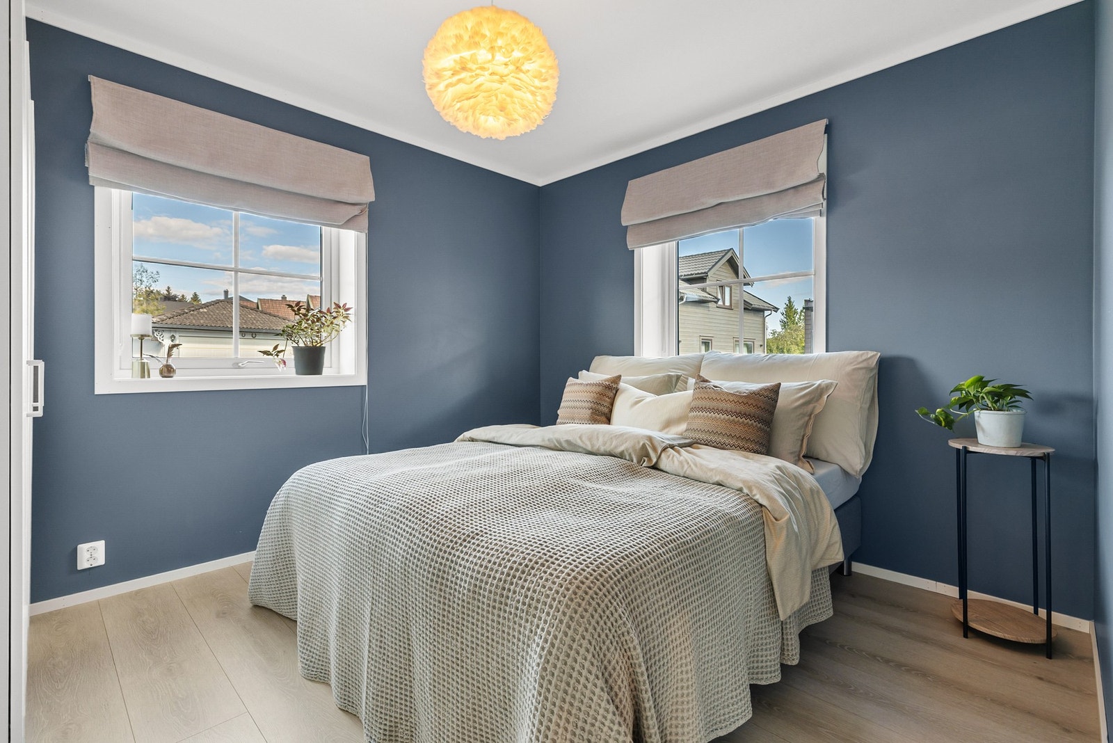 Boligen har totalt tre soverom, hvorav ett ligger i 1. etasje Galleribilde