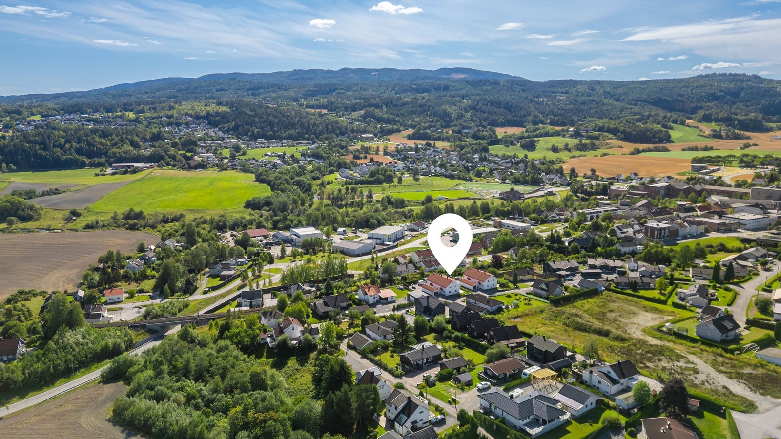 Vestfossen er omgitt av vakker natur med en rekke rekreasjonsmuligheter Galleribilde