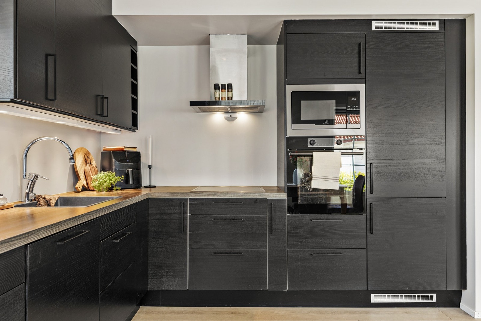 Det er kjøkkenventilator med avtrekk ut Galleribilde