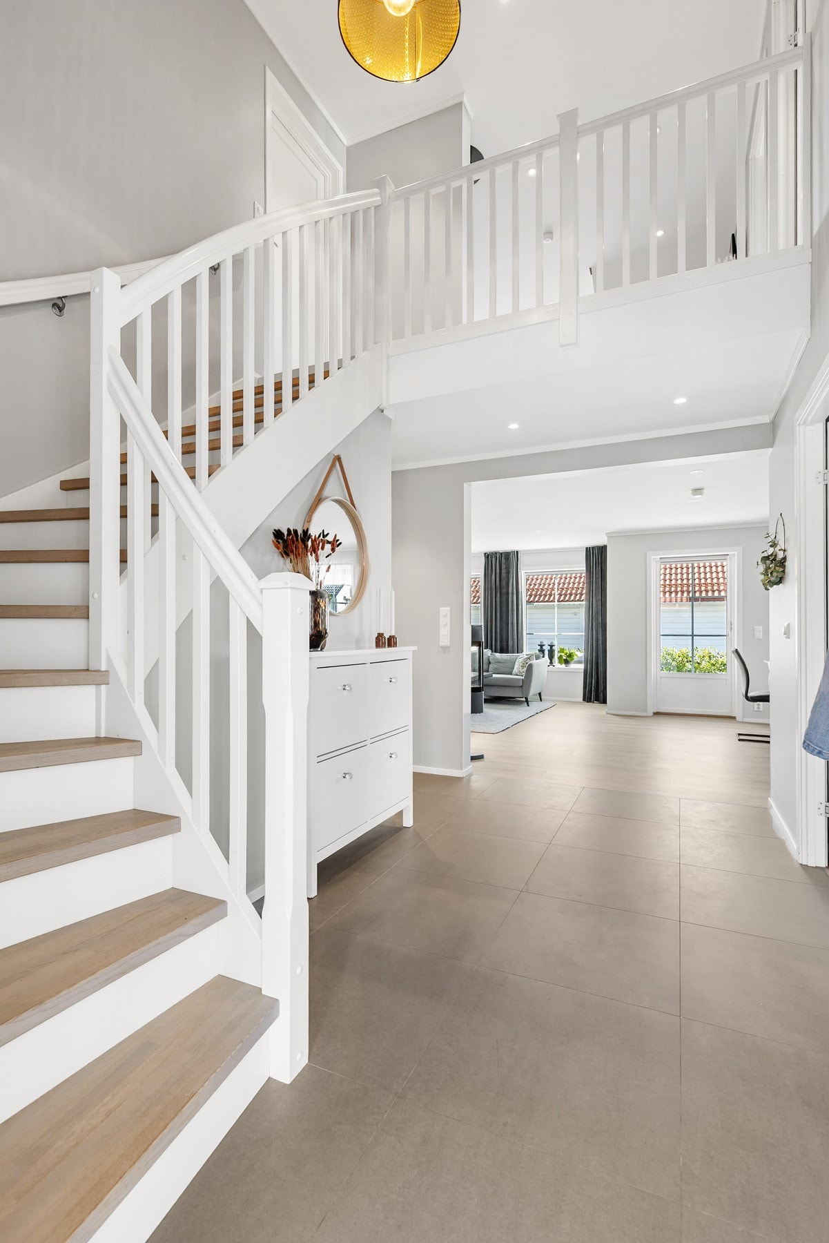 Entréen har meget god takhøyde Galleribilde