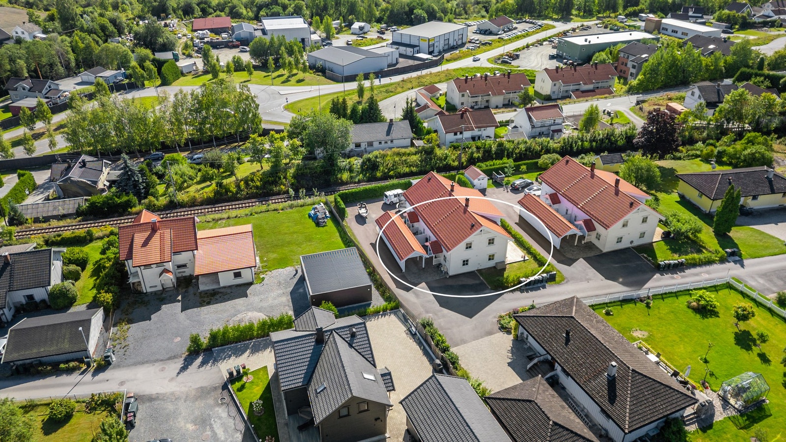 Eiendommen har en rolig og barnevennlig beliggenhet innerst i blindvei Galleribilde