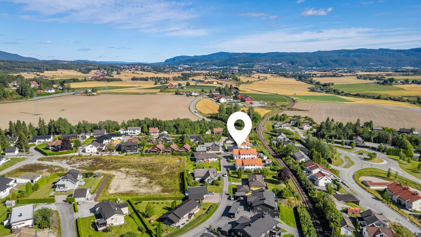 For ytterligere servicetilbud kan en ta turen til Alti Buskerud Storsenter som ligger kun 15 minutters kjøring unna Galleribilde