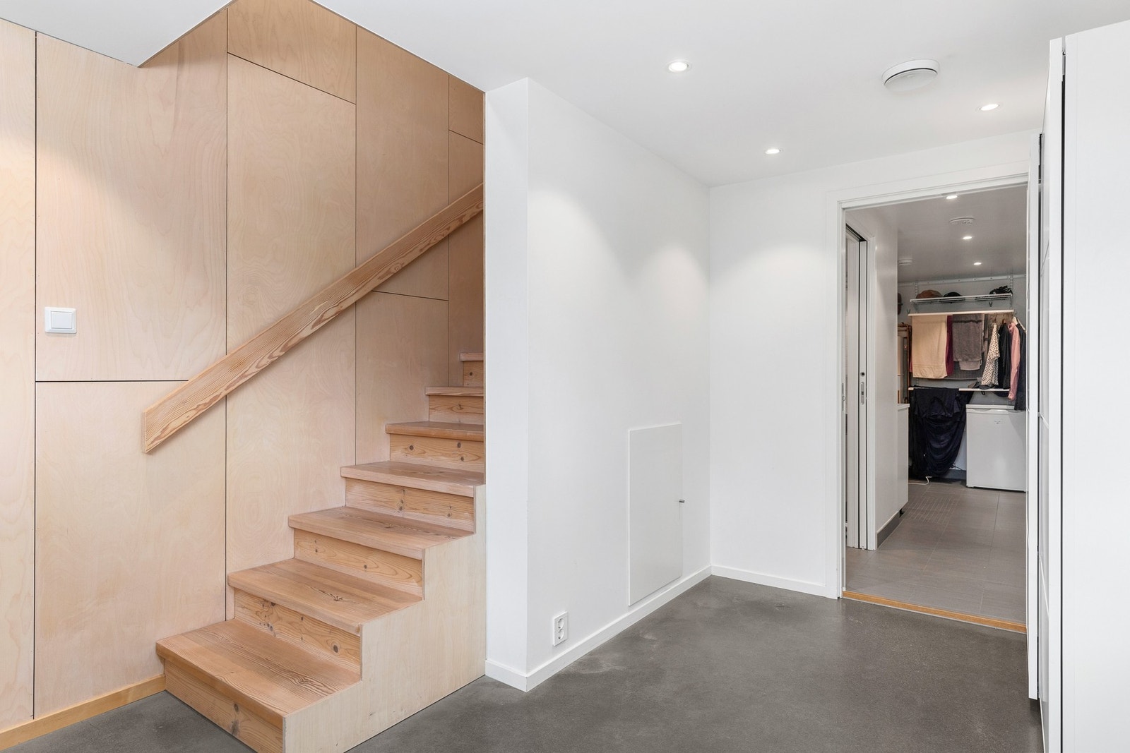 Sokkeletasjen har lune gulv med vannbåren gulvvarme. Galleribilde