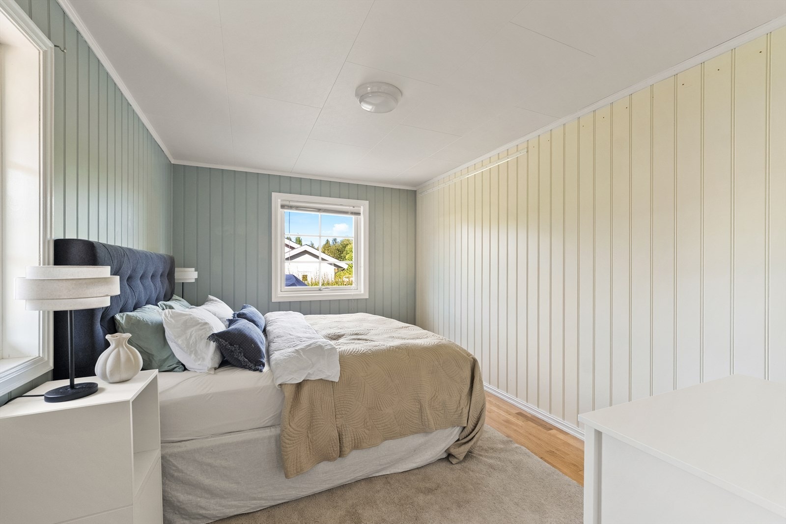 Boligen har totalt 4 soverom fordelt på to etasjer. Galleribilde