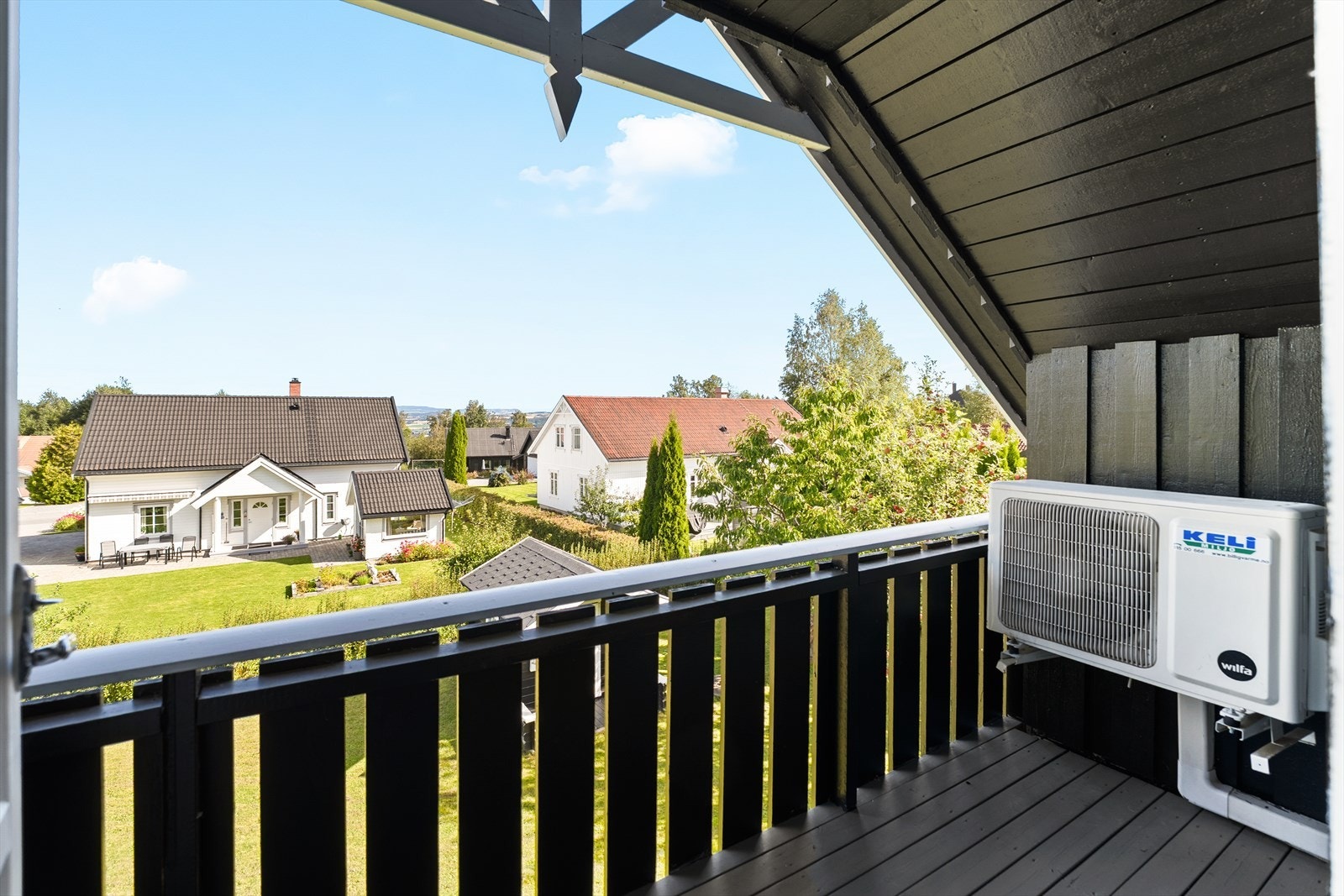 Balkong med adkomst fra stue i andre etasje. Galleribilde