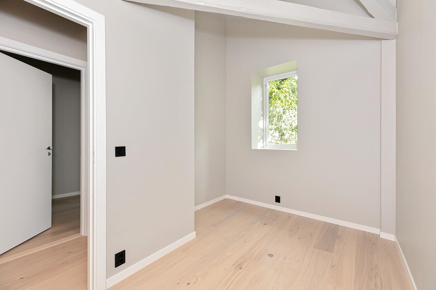 Soverom 3 med god plass til dobbeltseng og garderobeskap. Galleribilde