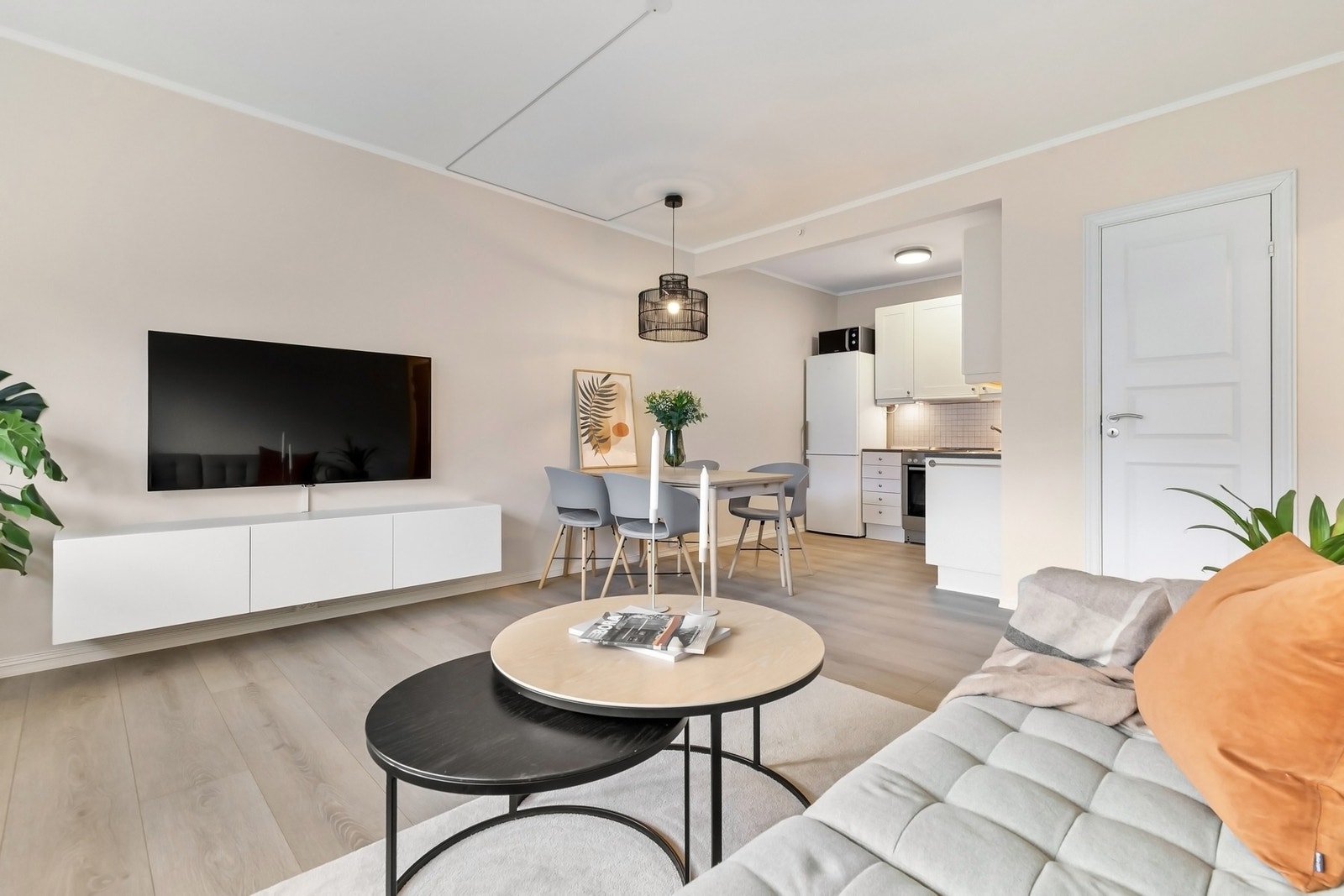 Borettslaget har avtale med Telenor p.t. om internett og TV-tjenester. Internett er inkludert i felleskostnadene. I tillegg har Borettslaget inngått avtale med GlobalConnect som gir beboerne tilgang til fibernett mot et pristillegg. Galleribilde