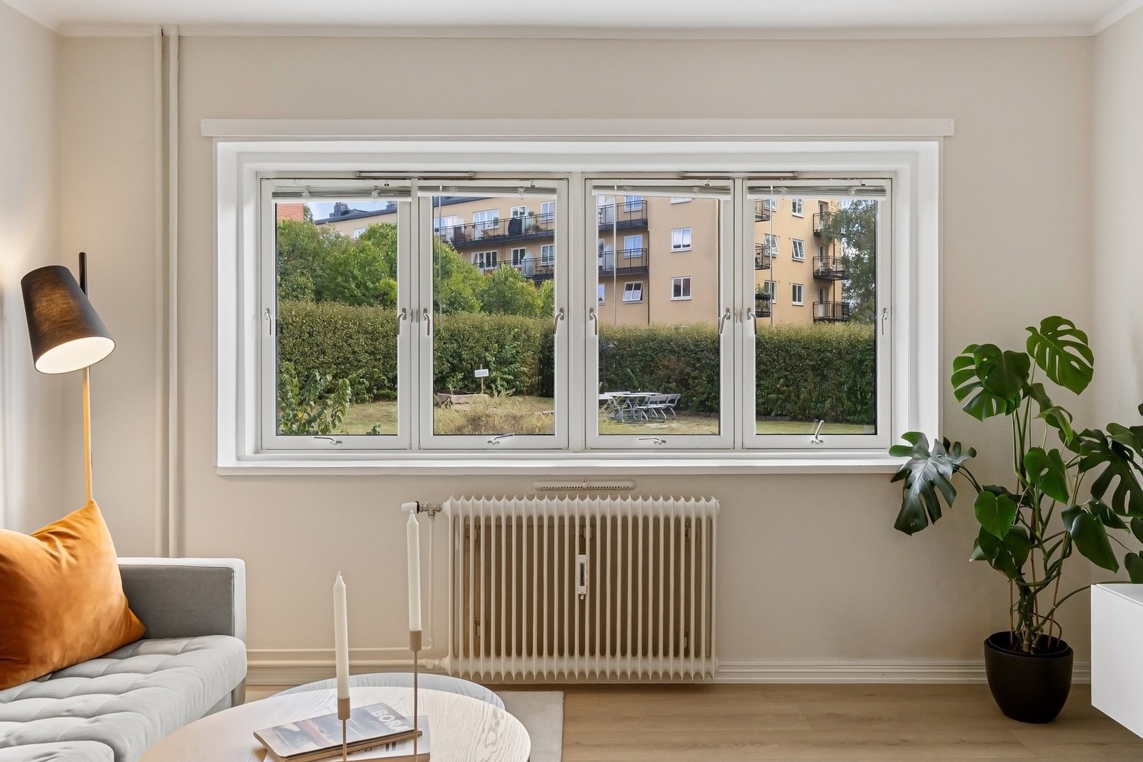 Boligen vender ut mot stille, skjermet felleshage, og vender i sin helhet bort fra Trondheimsveien. Galleribilde