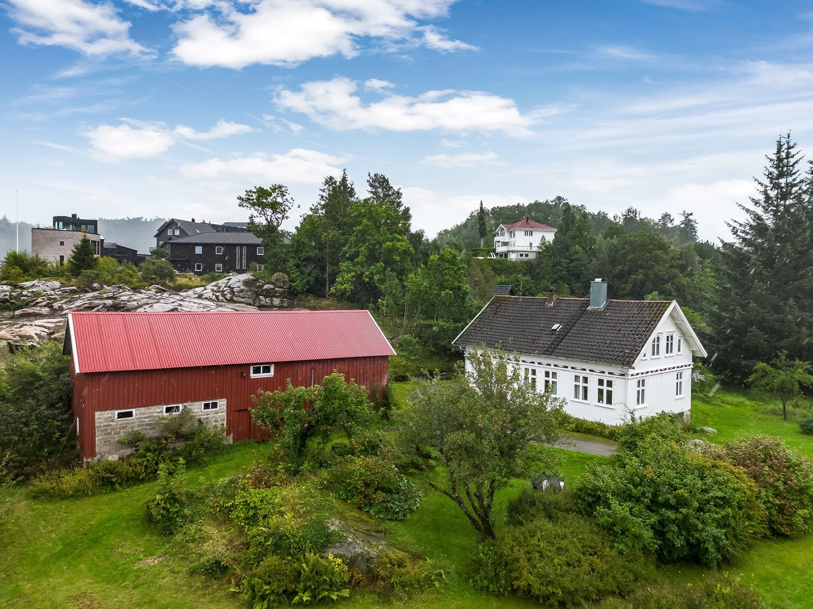Eiendomsmegler MNEF Anita Cecilie Gabrielsen ønsker velkommen til Kvernhusveien 10. Galleribilde