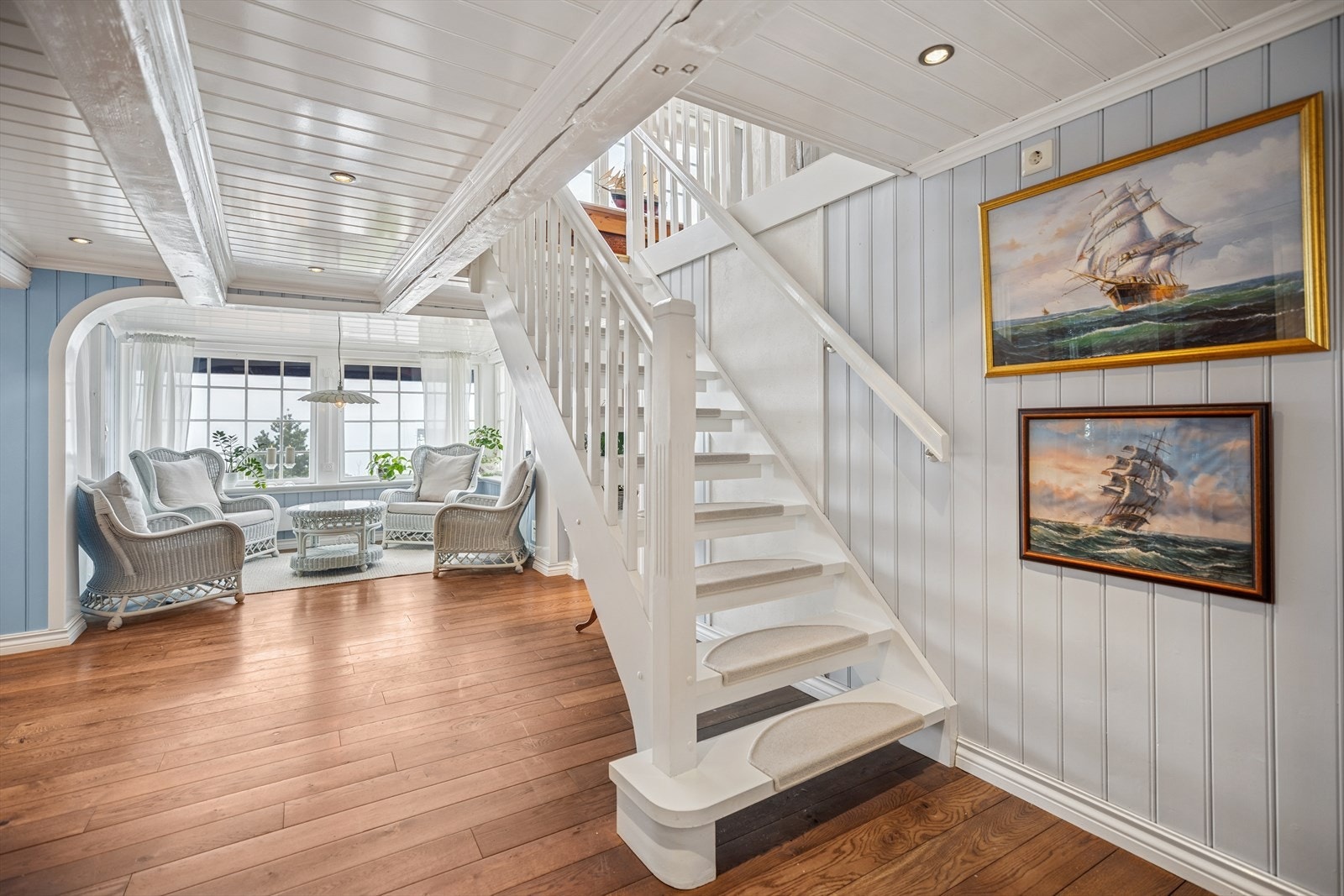 Hall/gang med karnapp. Galleribilde