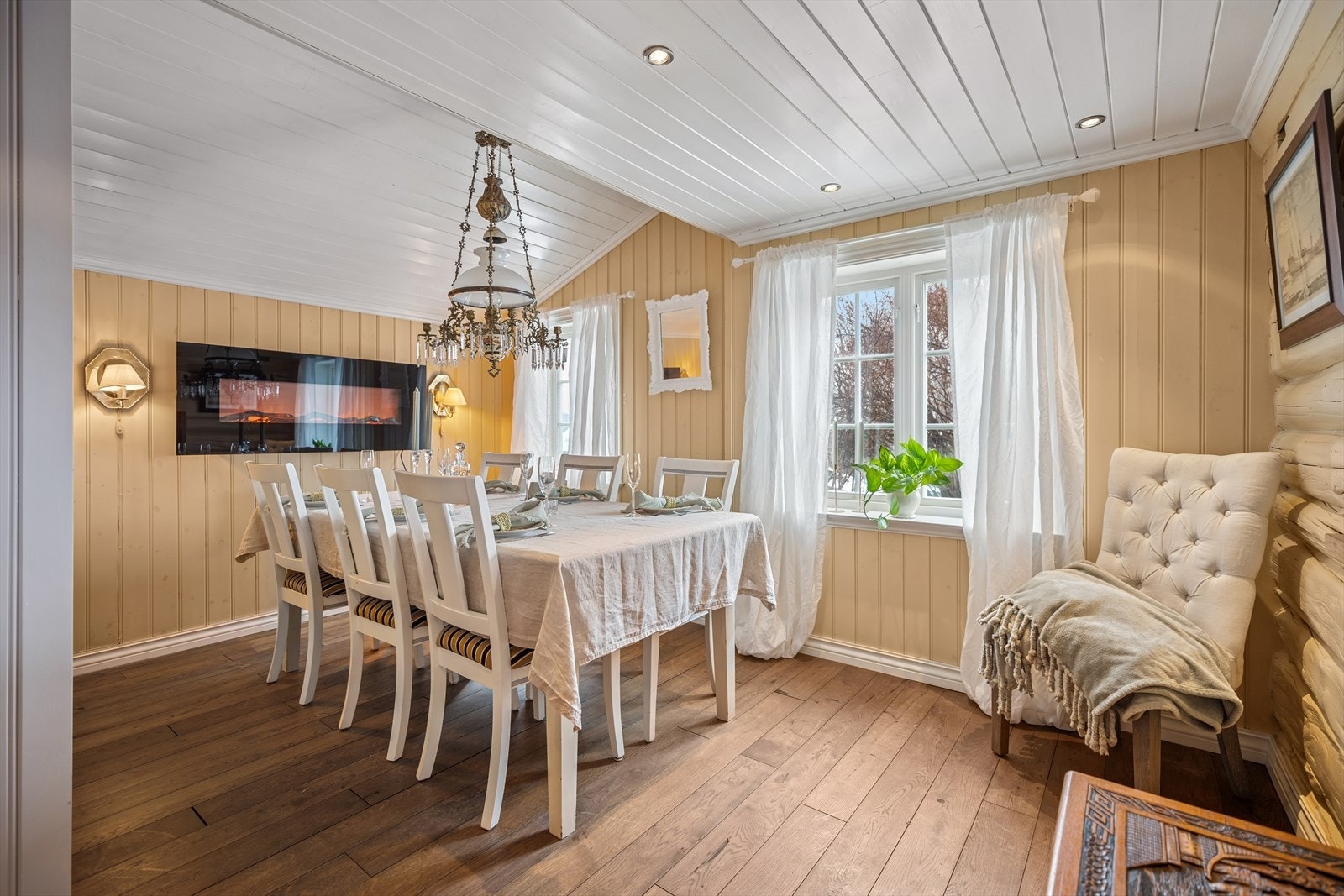 I enden av hallen finner du en hyggelig spisestue. Galleribilde