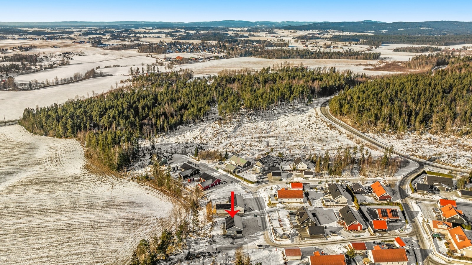 Boligen har god beliggenhet på feltet uten gjennomgangstrafikk. Galleribilde