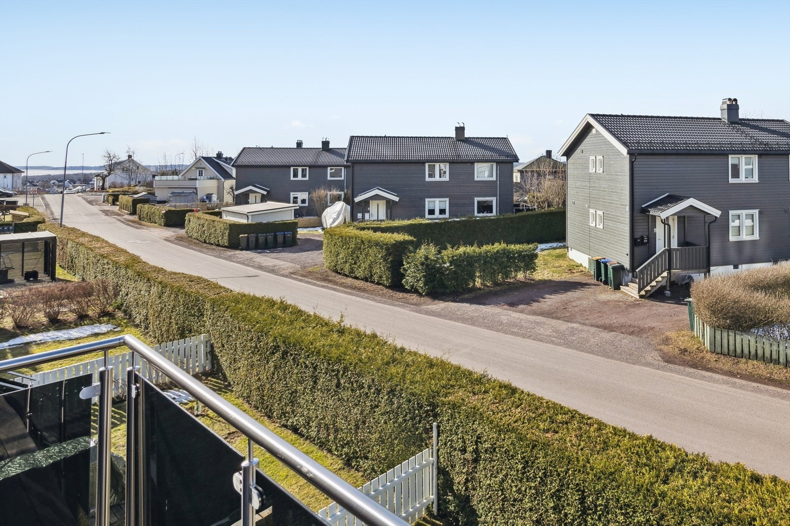 Bygget er plassert i rolige og barnevennlige omgivelser Galleribilde