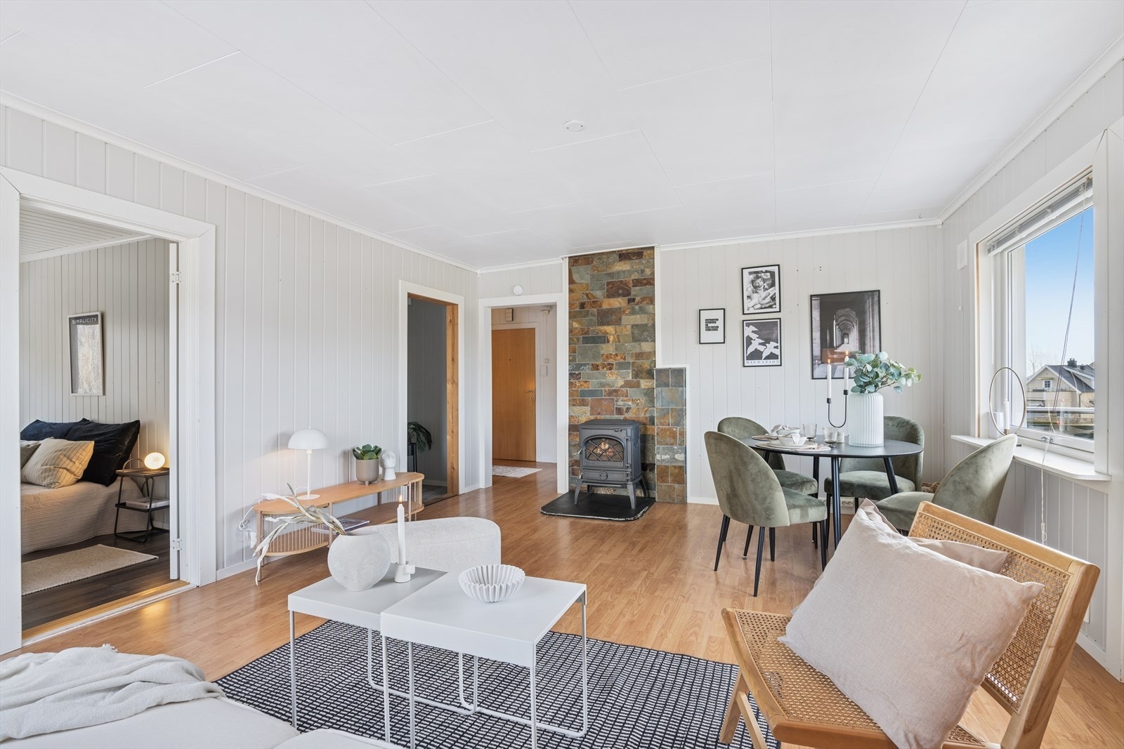 Leilighetens andre soverom har inngang fra stuen Galleribilde