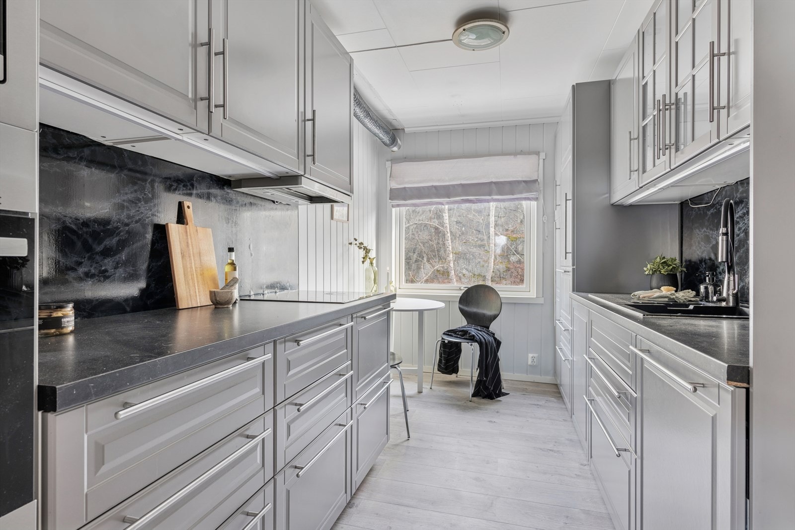 Leiligheten inneholder et nyere kjøkken fra 2017 Galleribilde