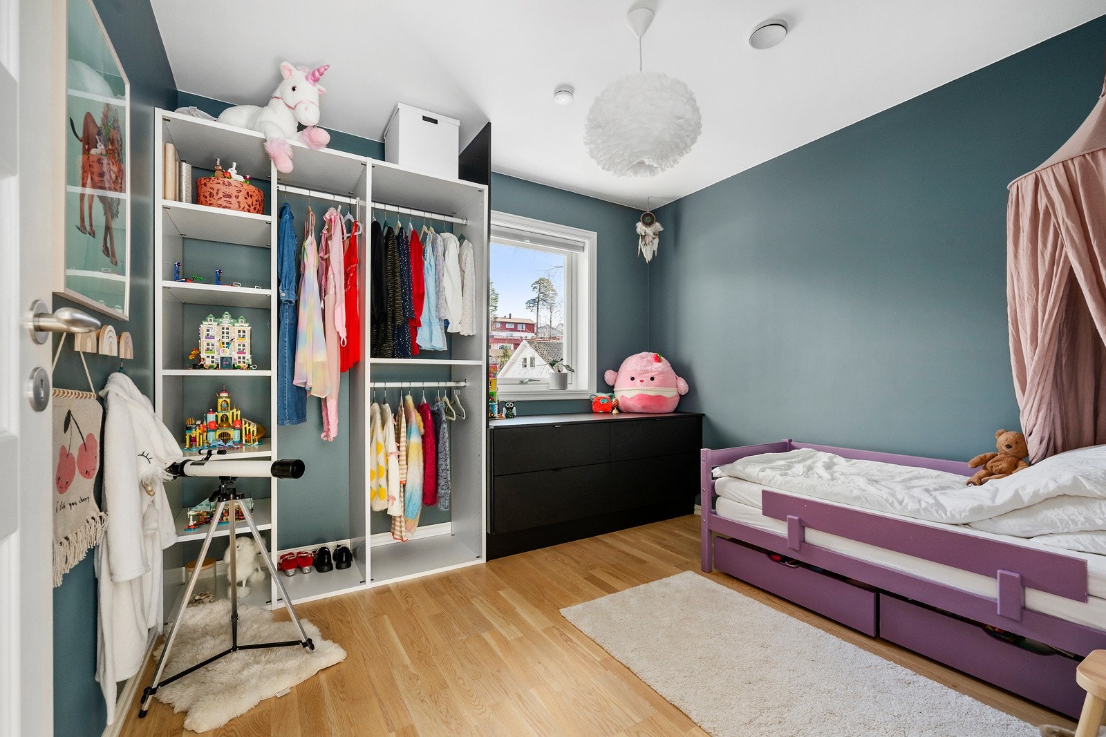 Det er også to fine barnerom beliggende i samme etasje. Galleribilde