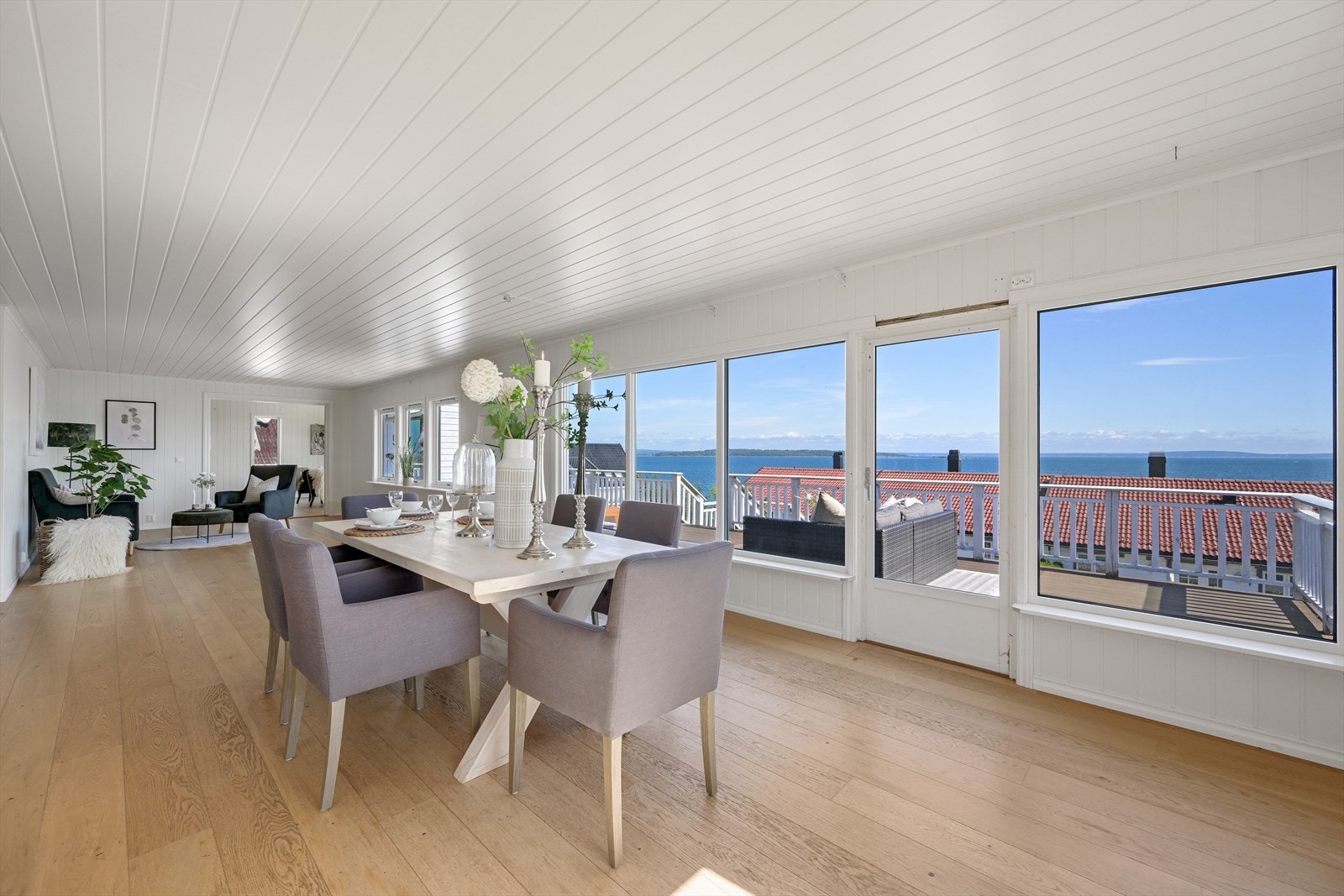 Spisestuen innbyr til kos og trivsel. Galleribilde