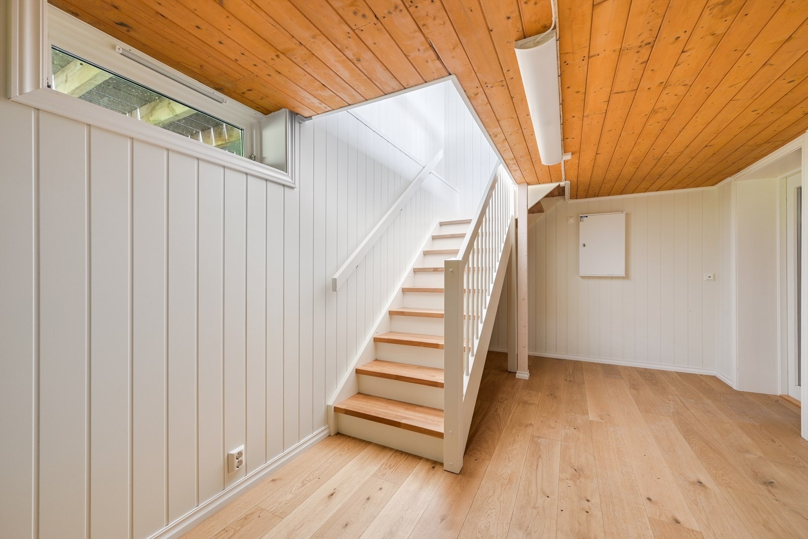 Nedgang til kjeller, her er det ett innredet rom fra ca. 2014. Galleribilde