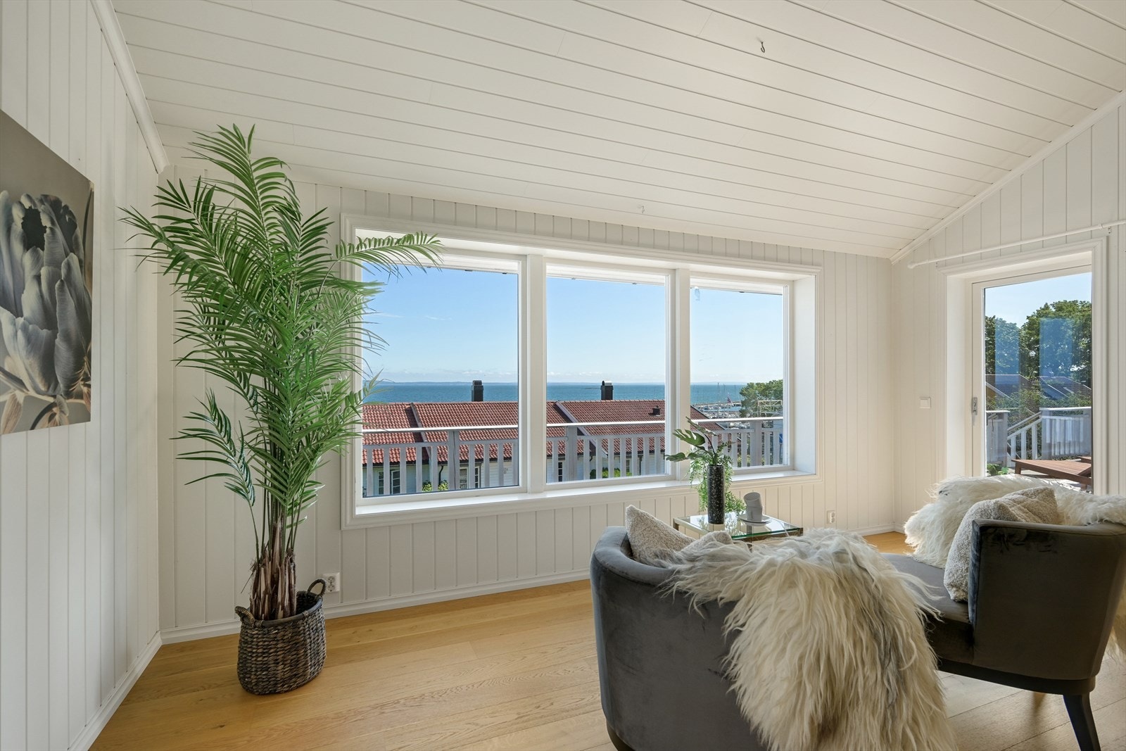 Storslagen utsikt fra begge stuer. Galleribilde