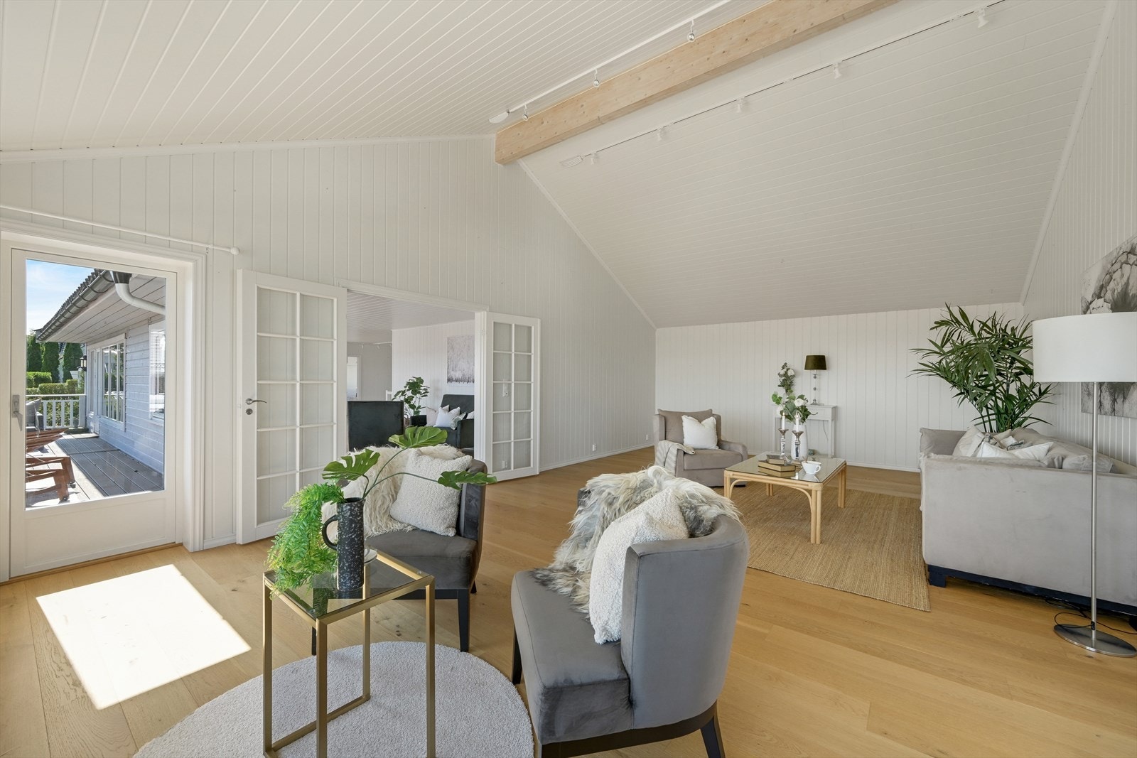 Det er lagt 1-stavsparkett i begge stue. Galleribilde