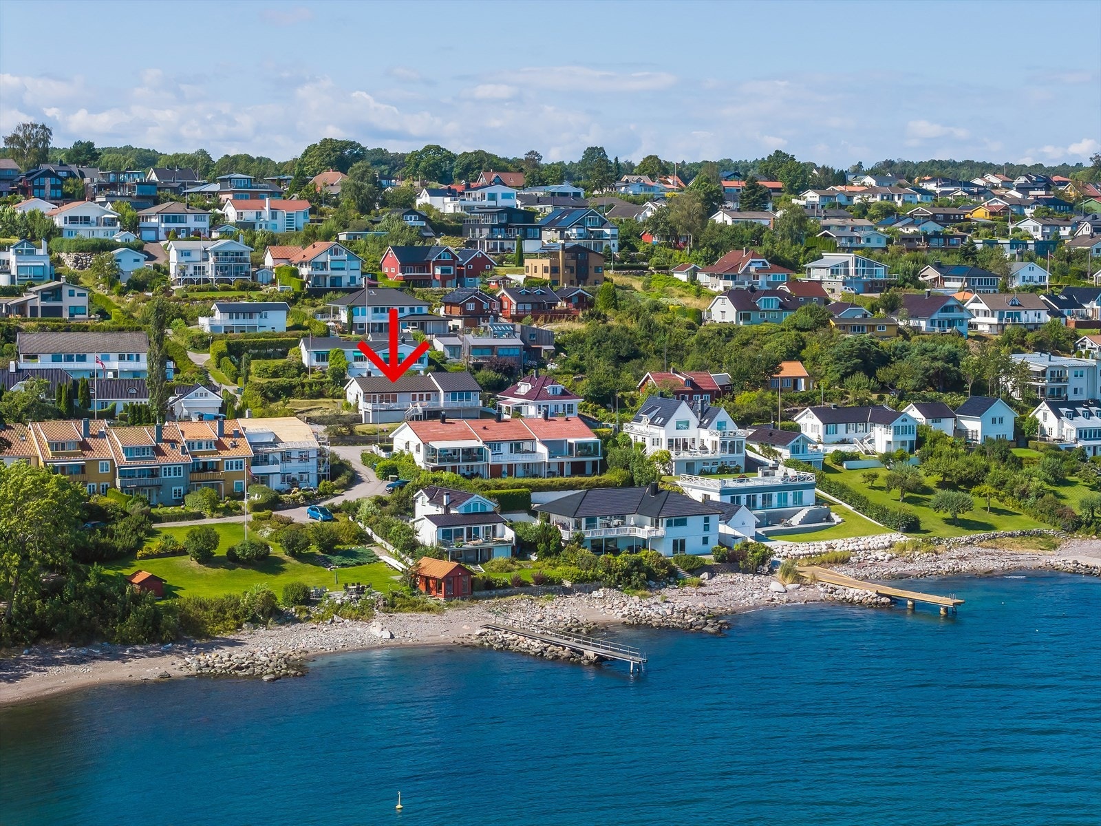 Idyllisk beliggenhet med umiddelbar nærhet til sjøen og kulturlivet i Åsgårdstrand. Galleribilde
