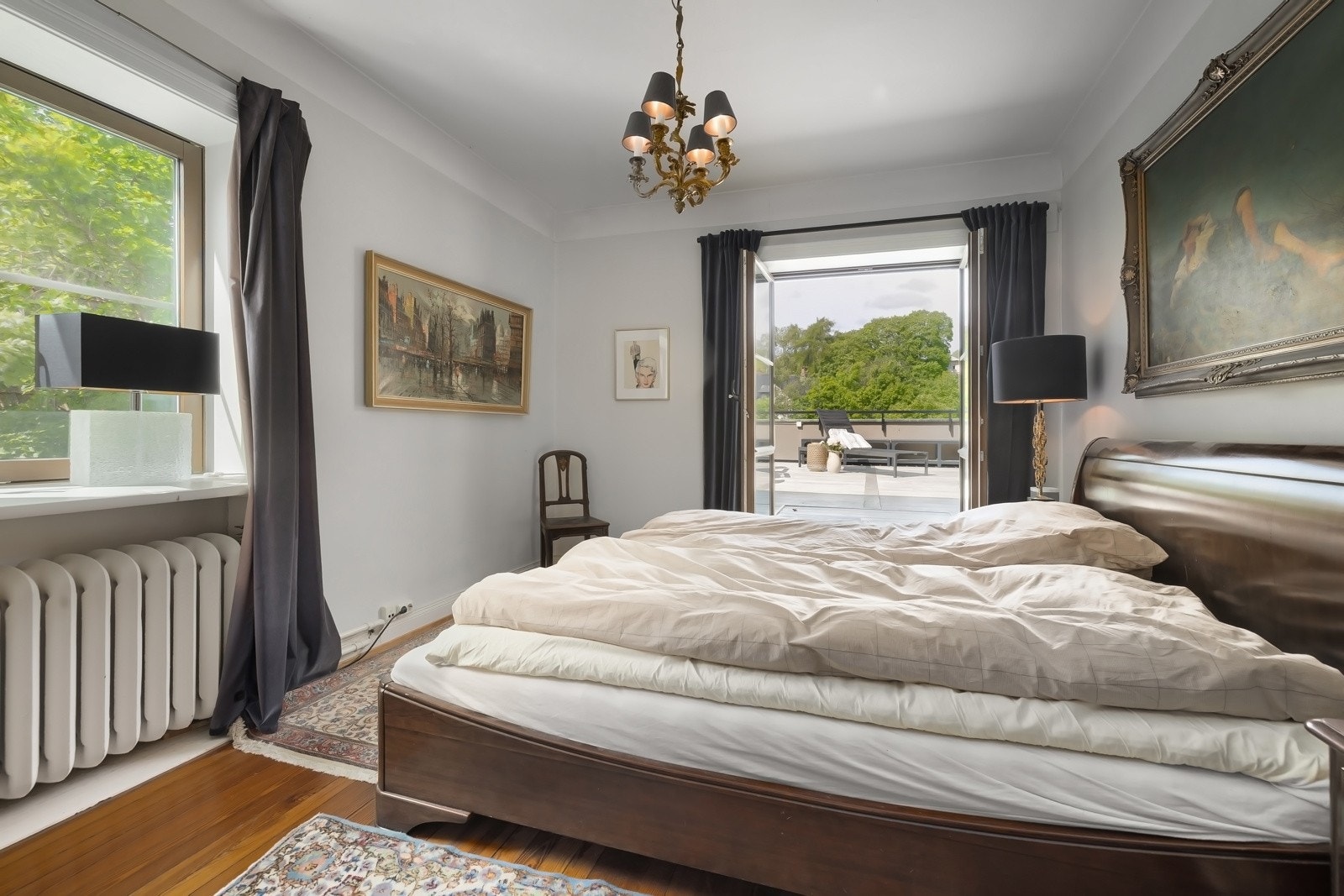 Boligen har totalt fem soverom i 2. etasje Galleribilde