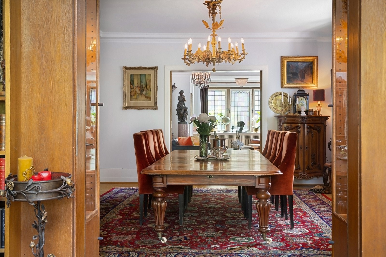 Fra biblioteket inn mot spisestuen Galleribilde