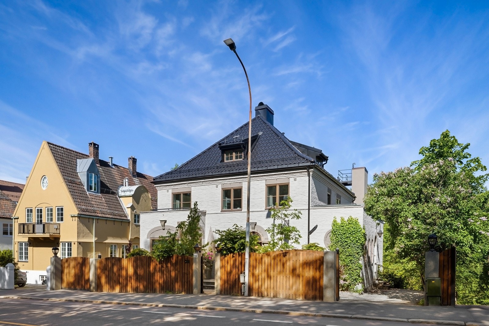 Privat og skjermet eiendom med inngjerdet tomt Galleribilde