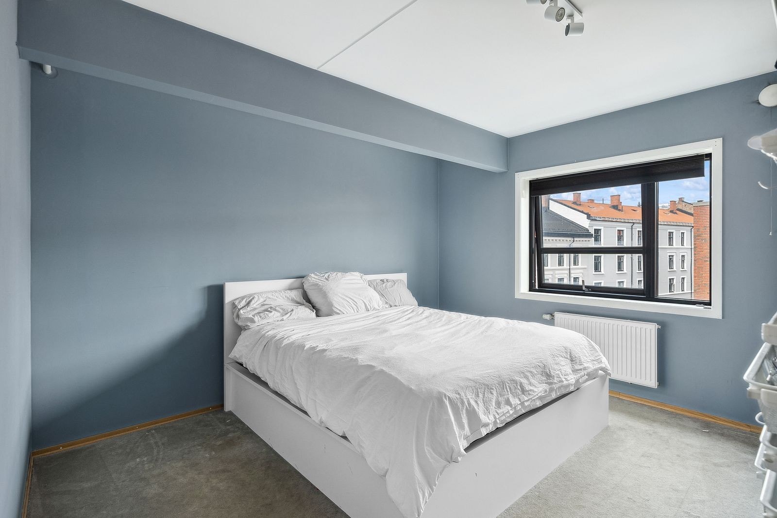 Hovedsoverom med garderobe, 1,80 seng medfølger Galleribilde