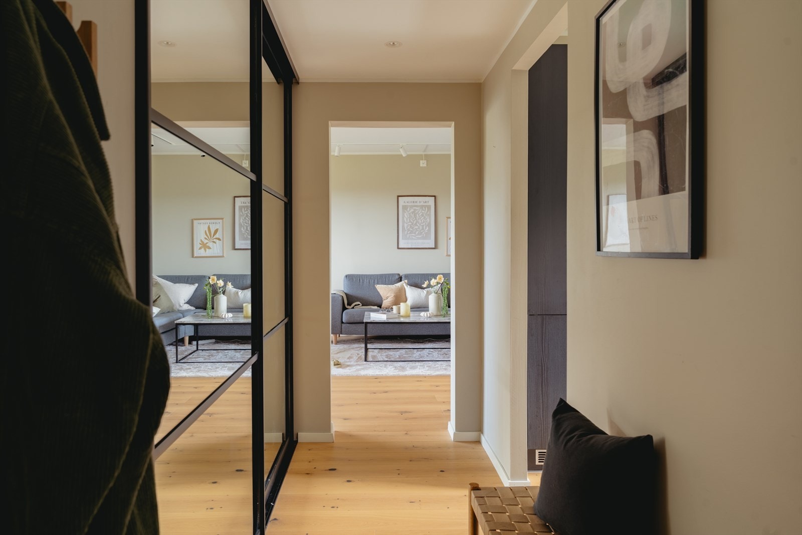 For ekstra lagringsplass disponerer leiligheten to boder i kjelleretasjen målt til 2.8 m² og 1.8 m² Galleribilde