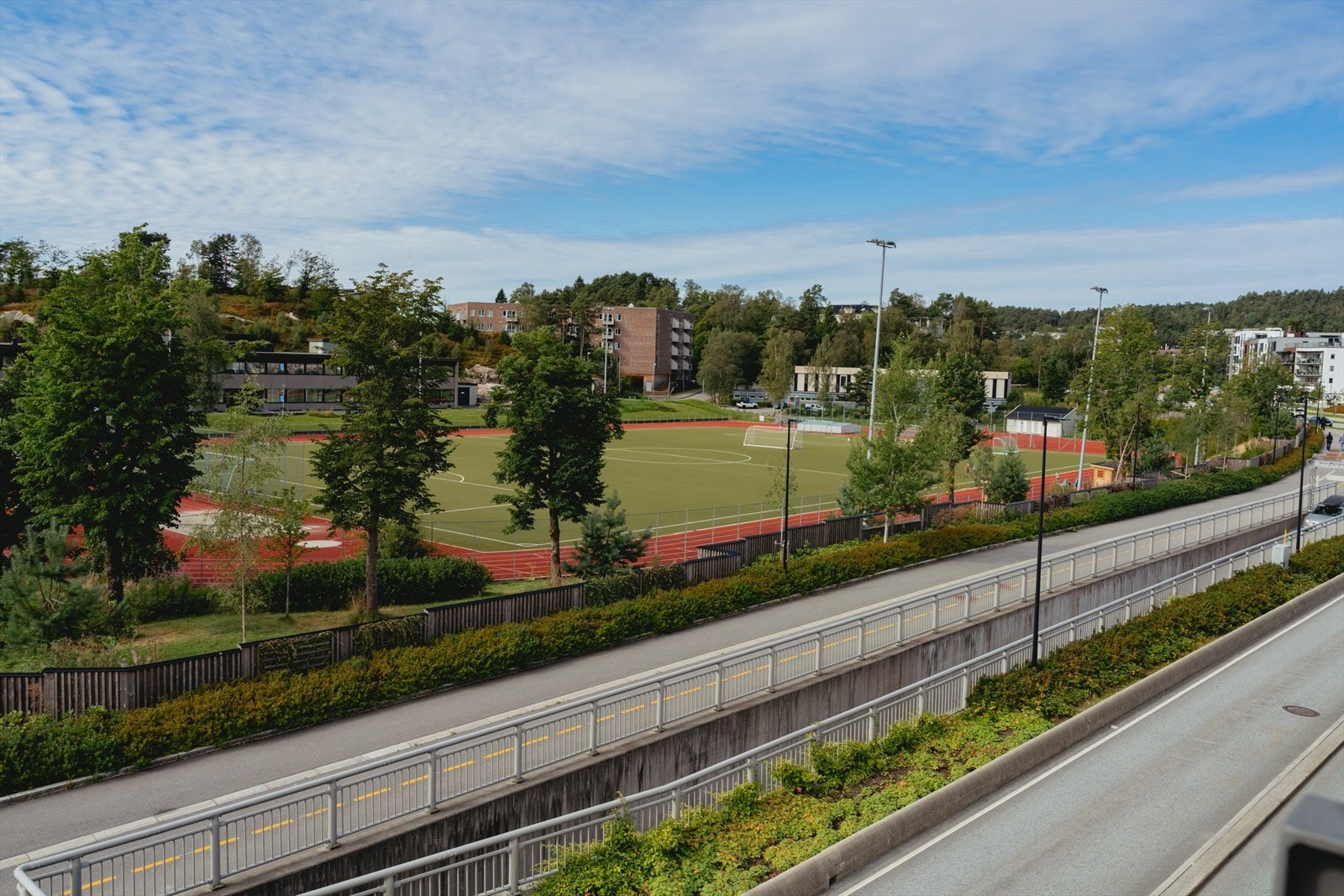 For den treningsglade er det kort vei til F
yllingsdalen vgs hvor det er fotballbane og løpebane! Galleribilde