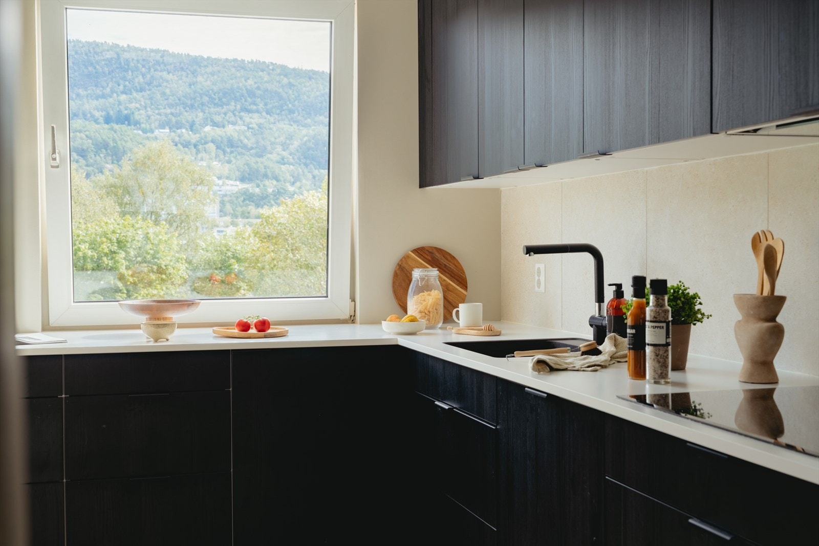 Her kan du nyte utsikten mens du lager en deilig middag! Galleribilde