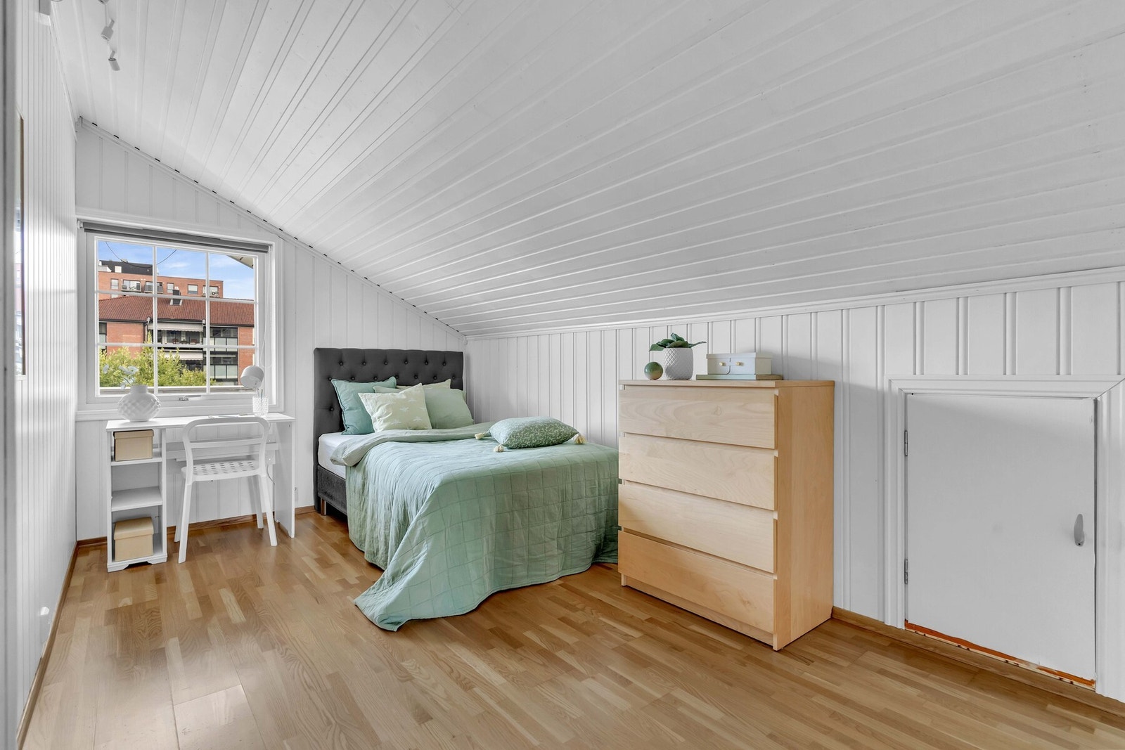 Det fjerde soverommet er et privat og rolig rom med mange bruksområder - godt egnet som gjesterom eller ekstra barnerom. Galleribilde