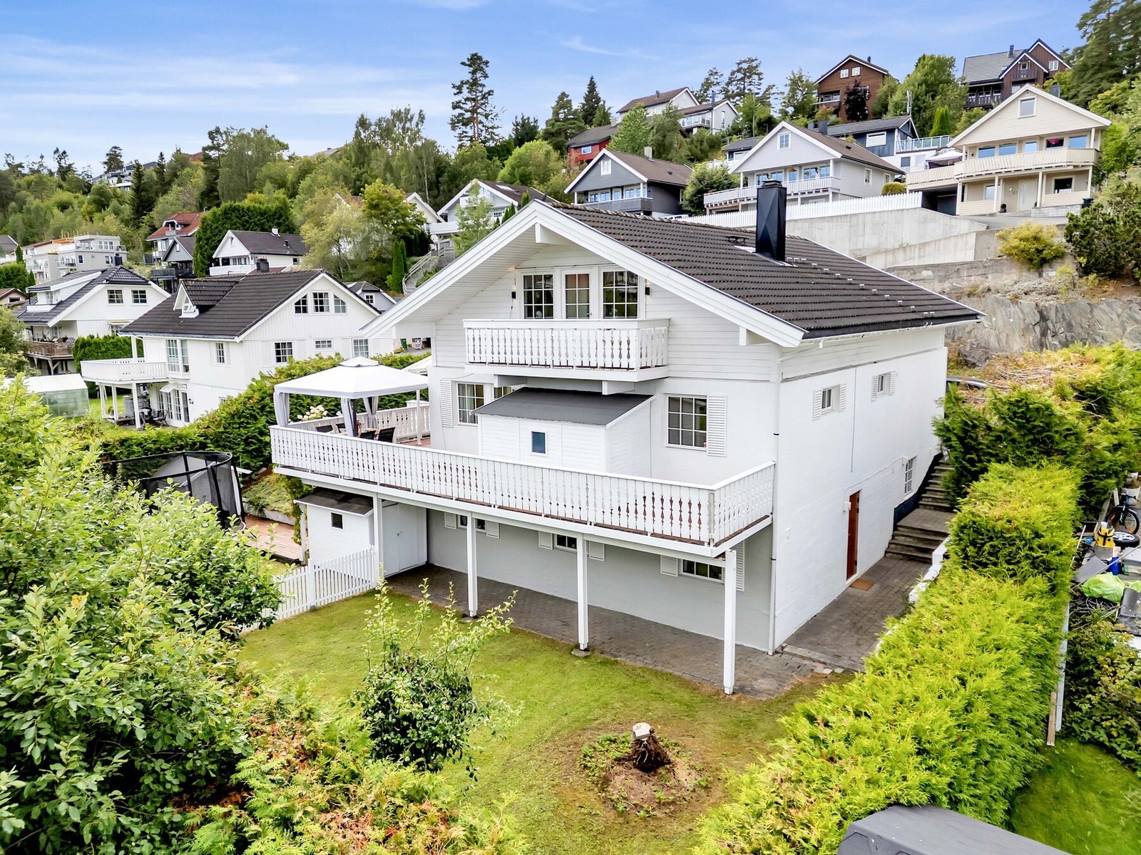 Her får du en flott bolig med nærhet til natur, skoler, kollektivtilbud og servicetilbud - alt som gjør hverdagen enklere. Galleribilde