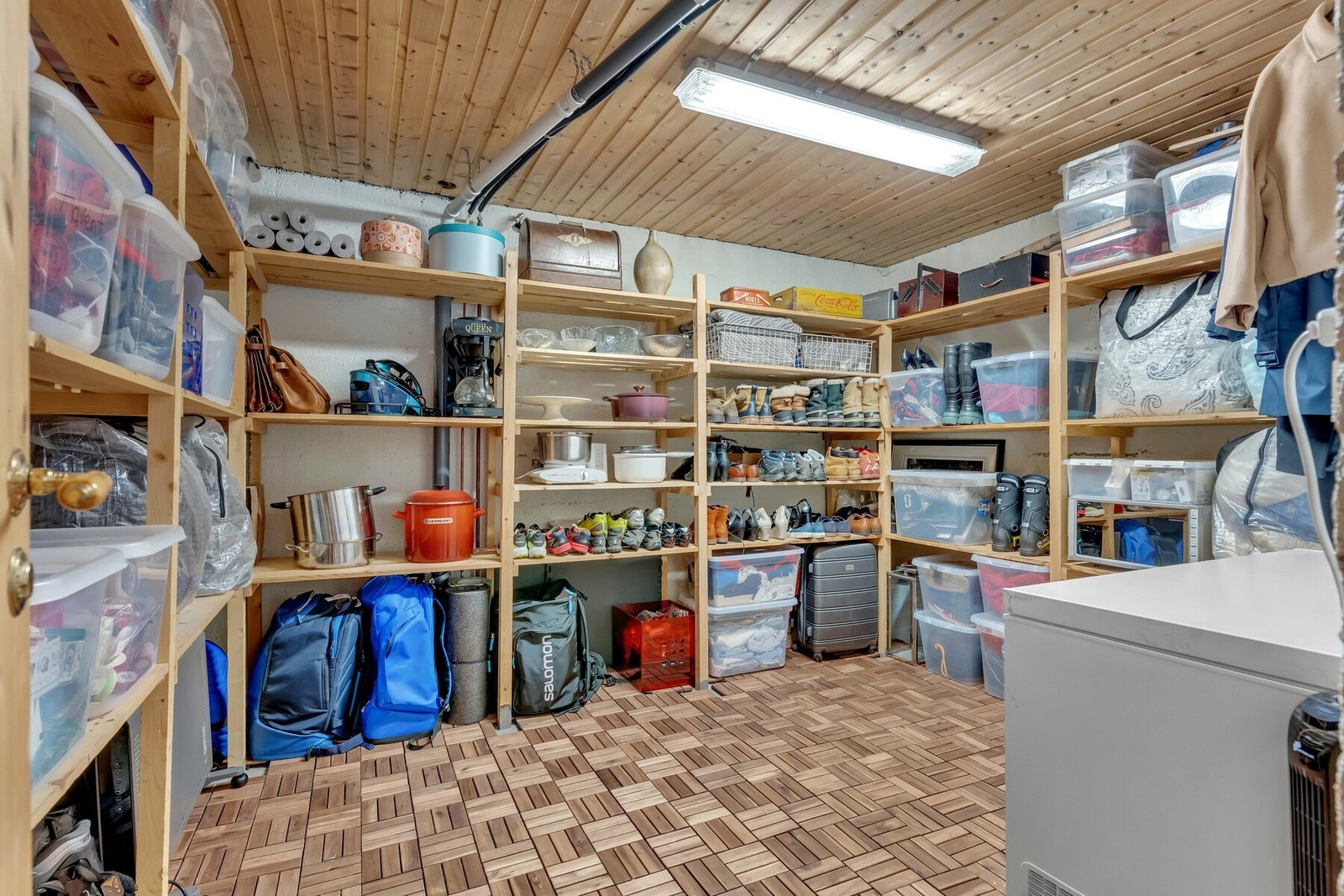 En bod av god størrelse gir deg rikelig med lagringsplass - perfekt for alt fra sportsutstyr til sesongklær og annet utstyr. Galleribilde