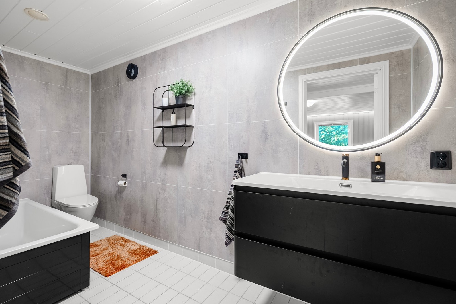 Delikat bad i kjeller også Galleribilde