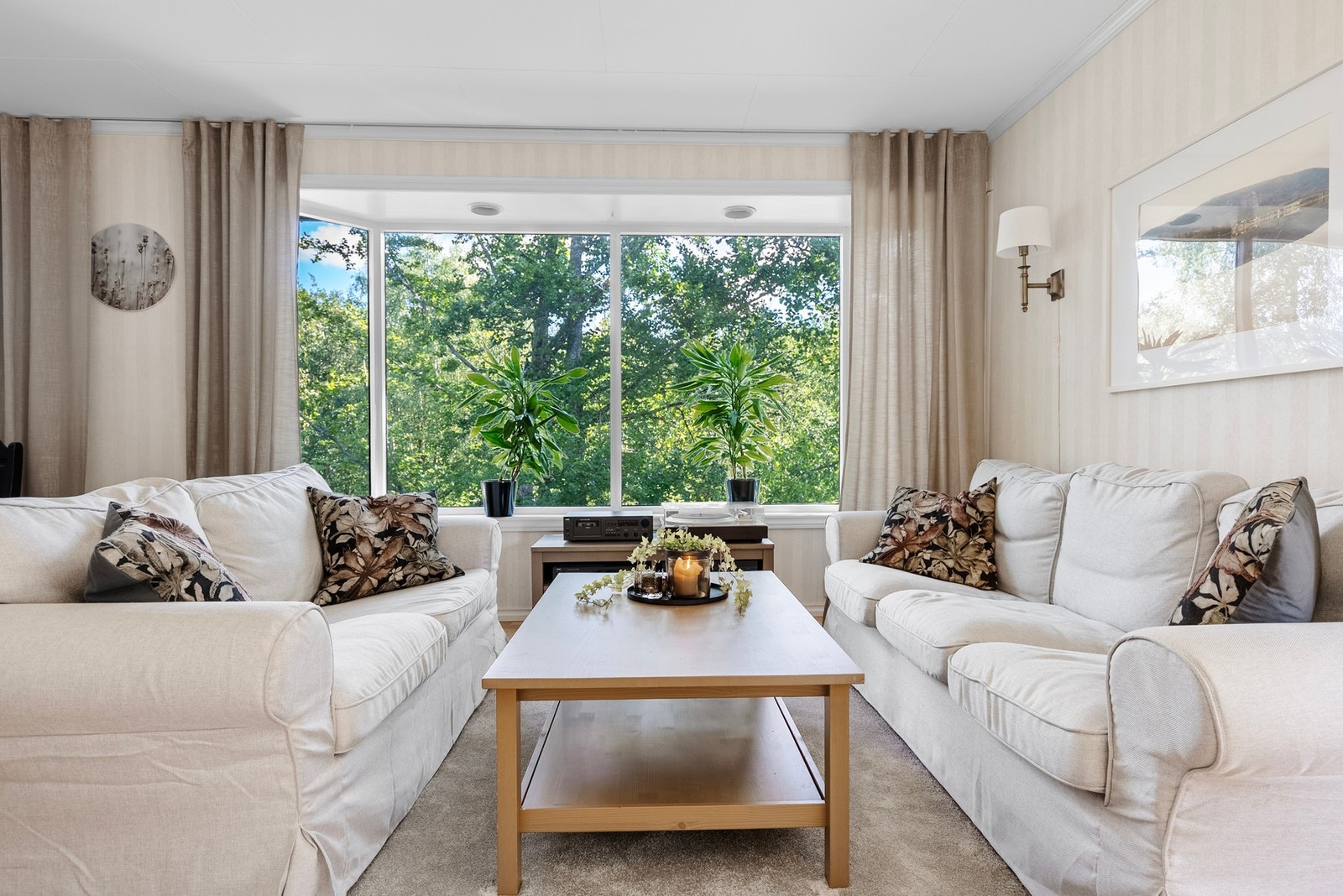 Lys og trivelig stue Galleribilde