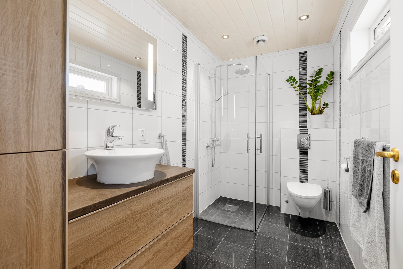 Delikat bad i 1. etasje Galleribilde