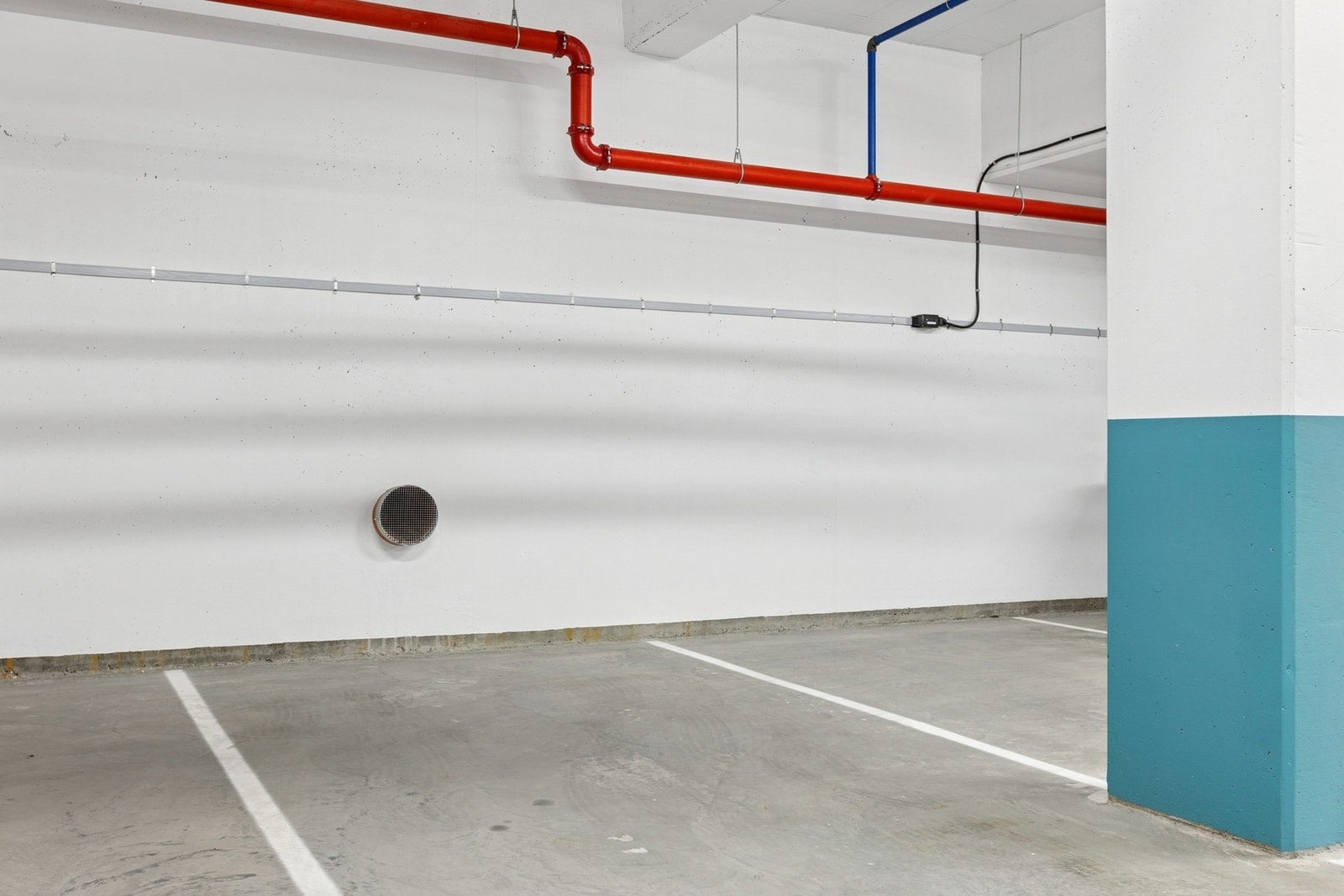 Leiligheten disponerer en parkeringsplass i parkeringskjeller. Galleribilde