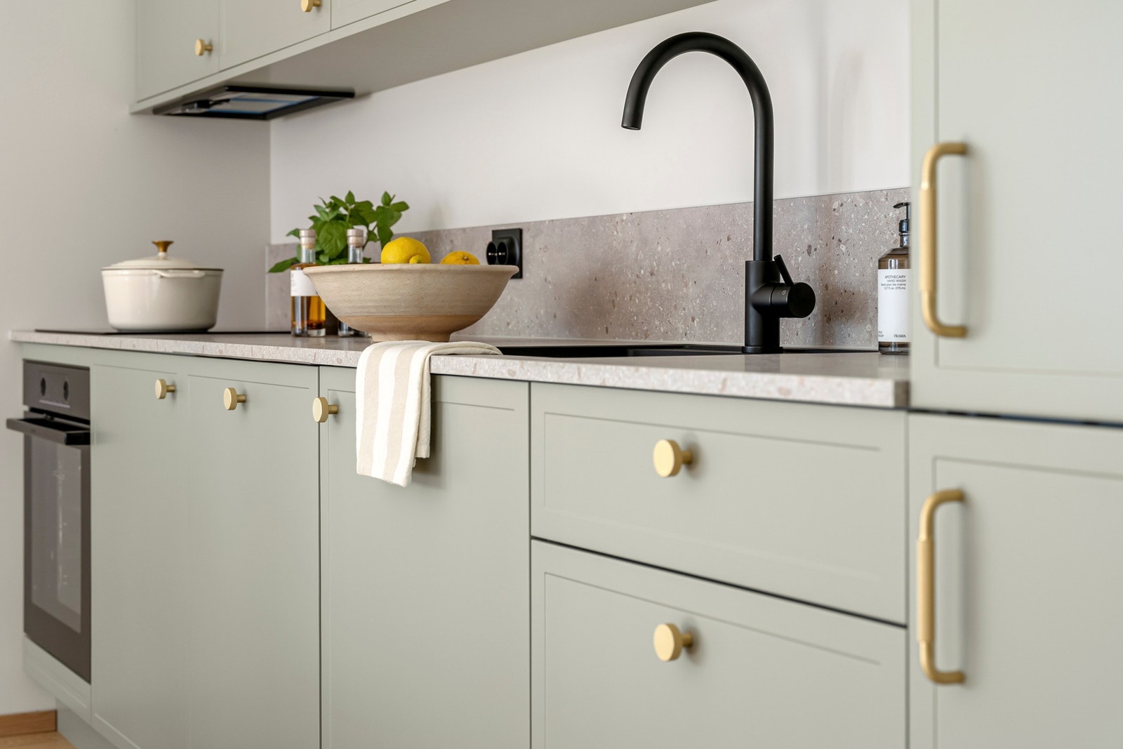 Alle hvitevarene er integrerte og medfølger i handelen. Galleribilde