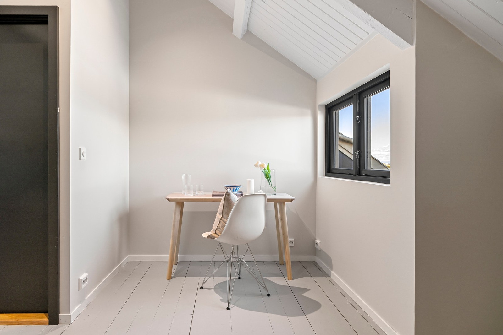 Det er lagt frem vann og avløp til loftet. Galleribilde