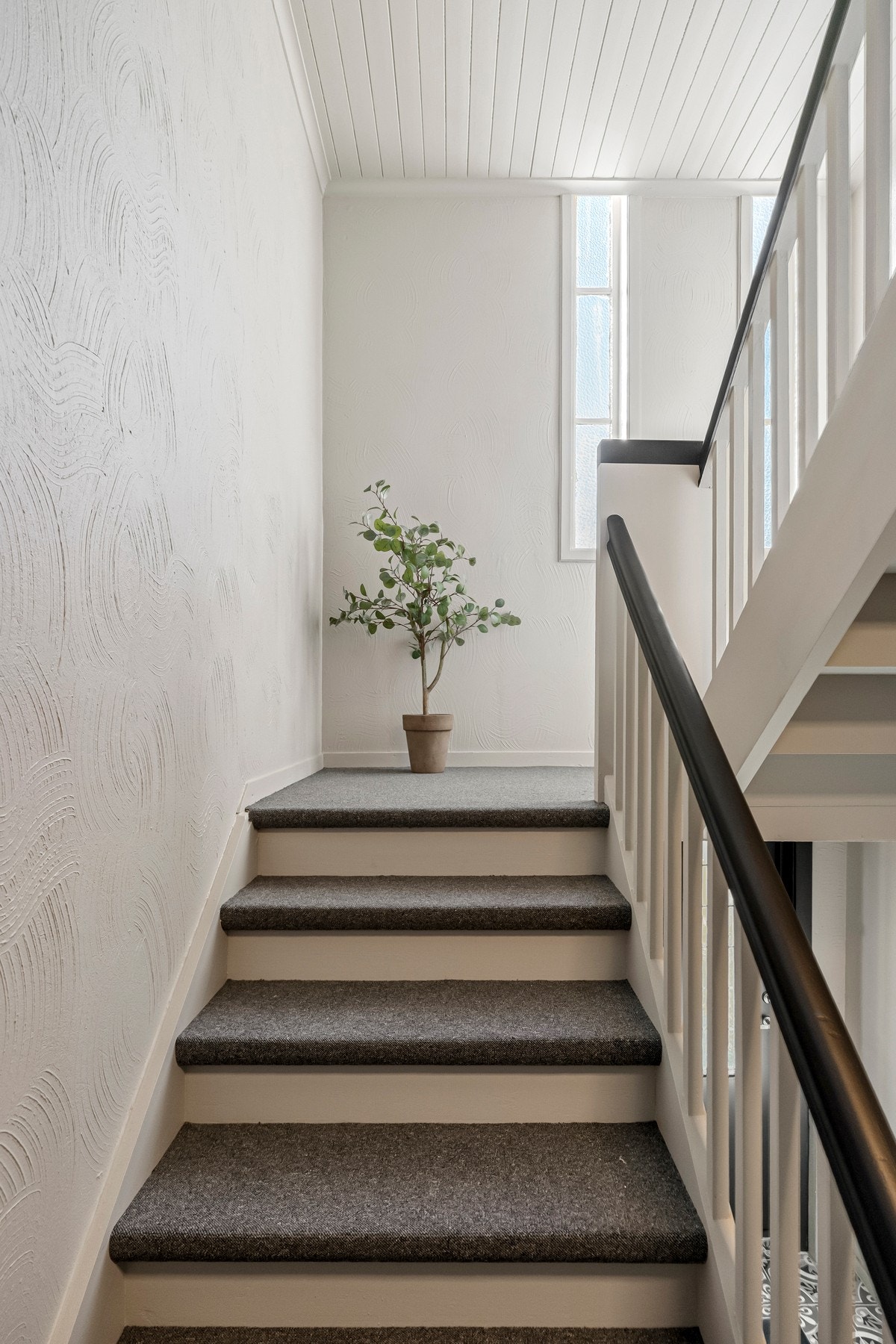 For å komme til loftet må du ut i gangen. Galleribilde