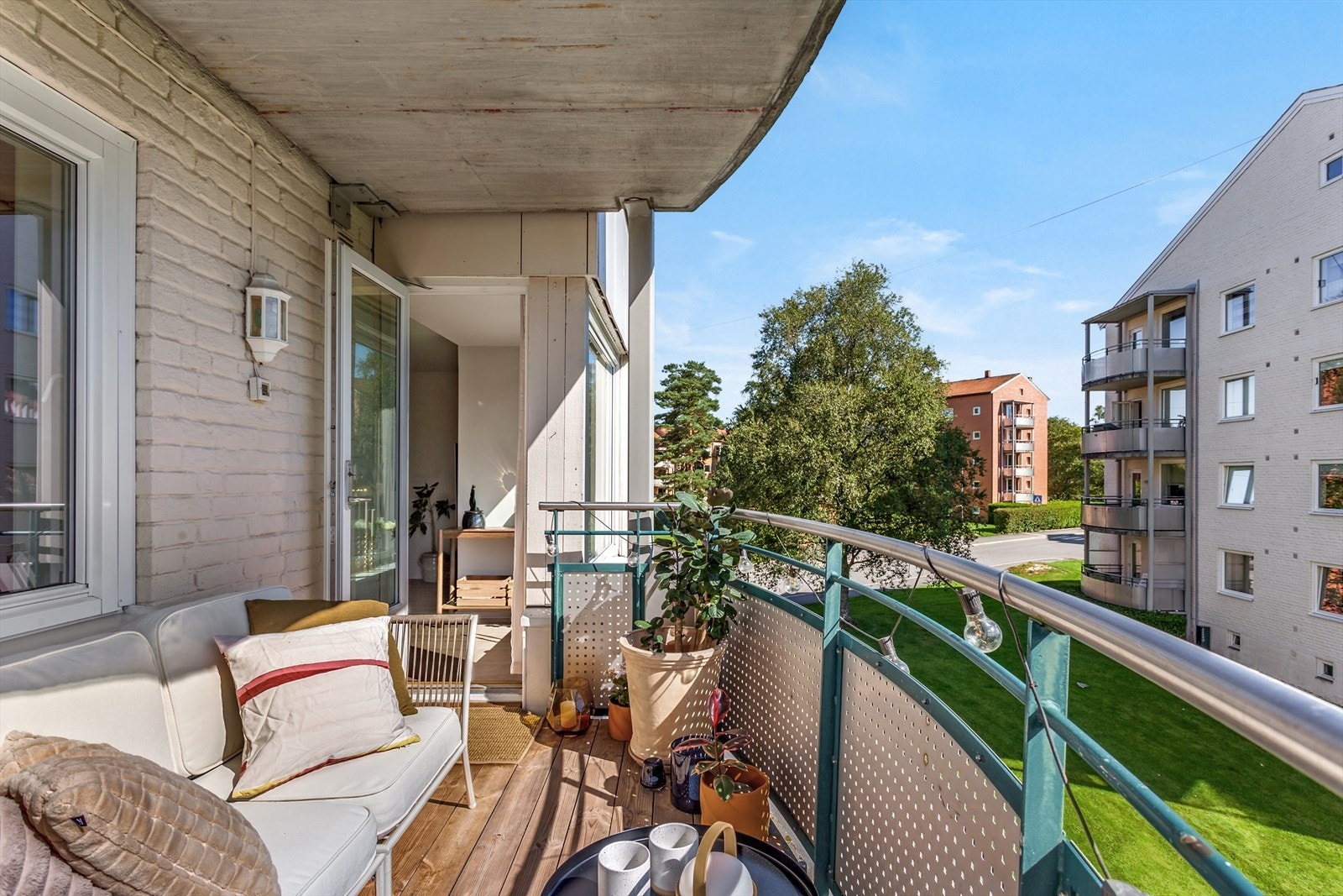 Her er det plass til balkongmøbler og grill for fine sommerdager. Galleribilde