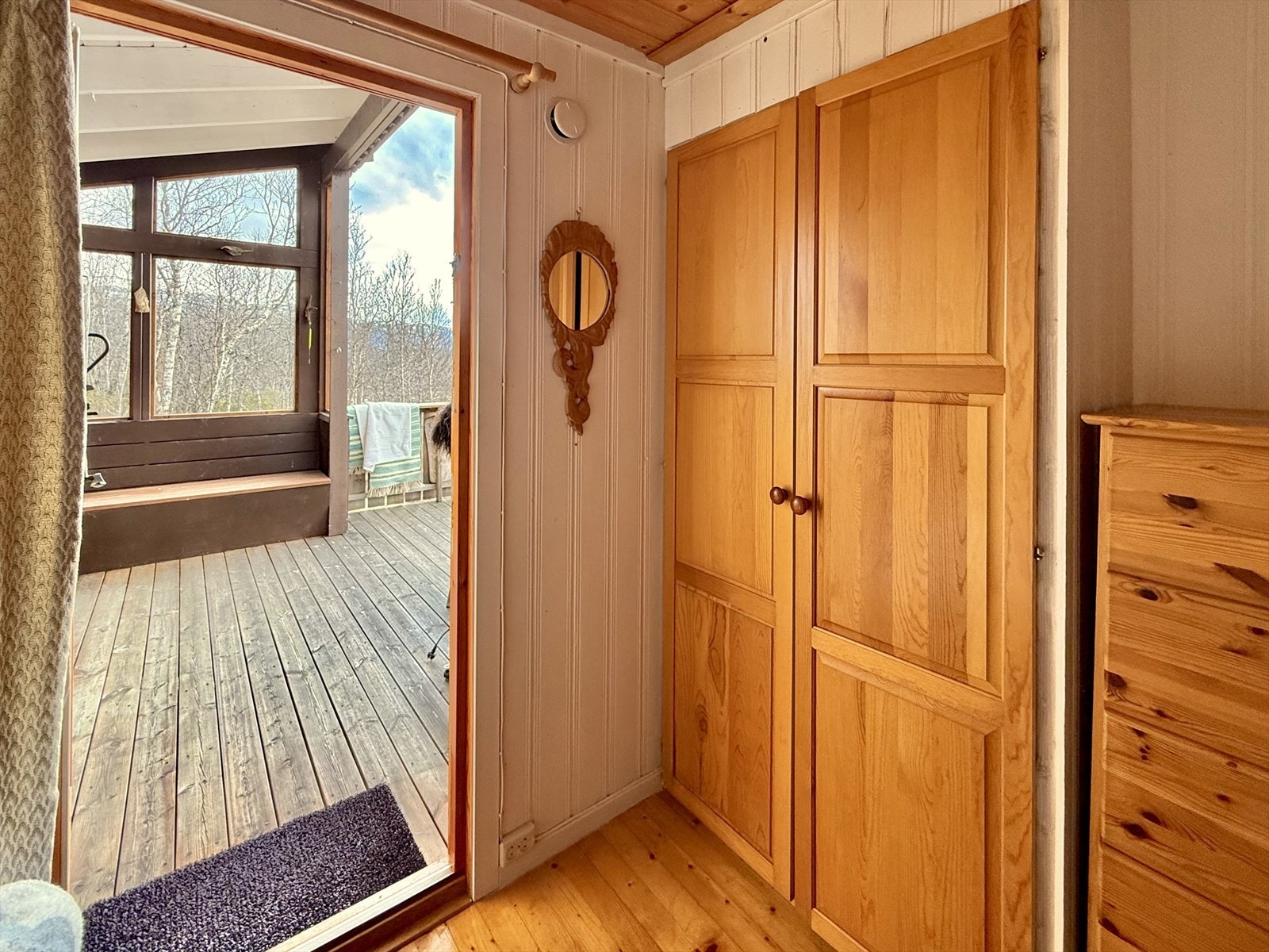 Her er det også et plassbygget garderobeskap. Galleribilde