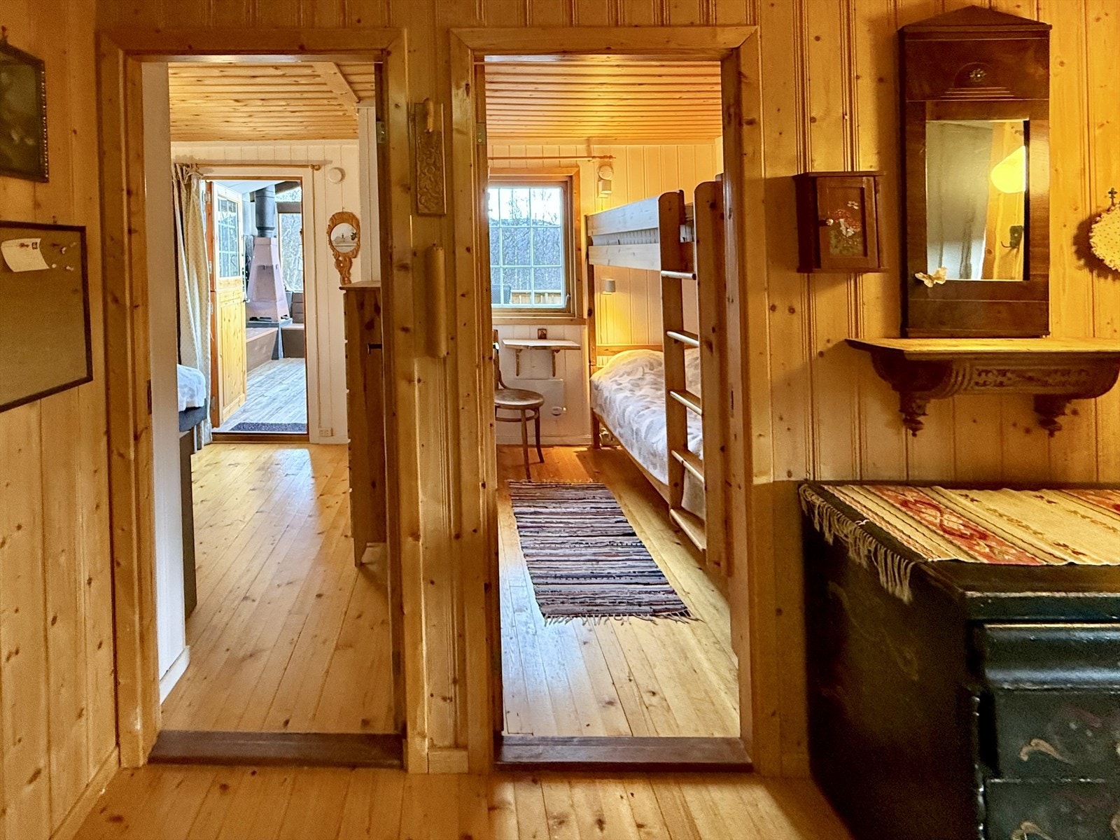 Hytta har tre koselige soverom, alle med tilkomst fra gangen. Galleribilde