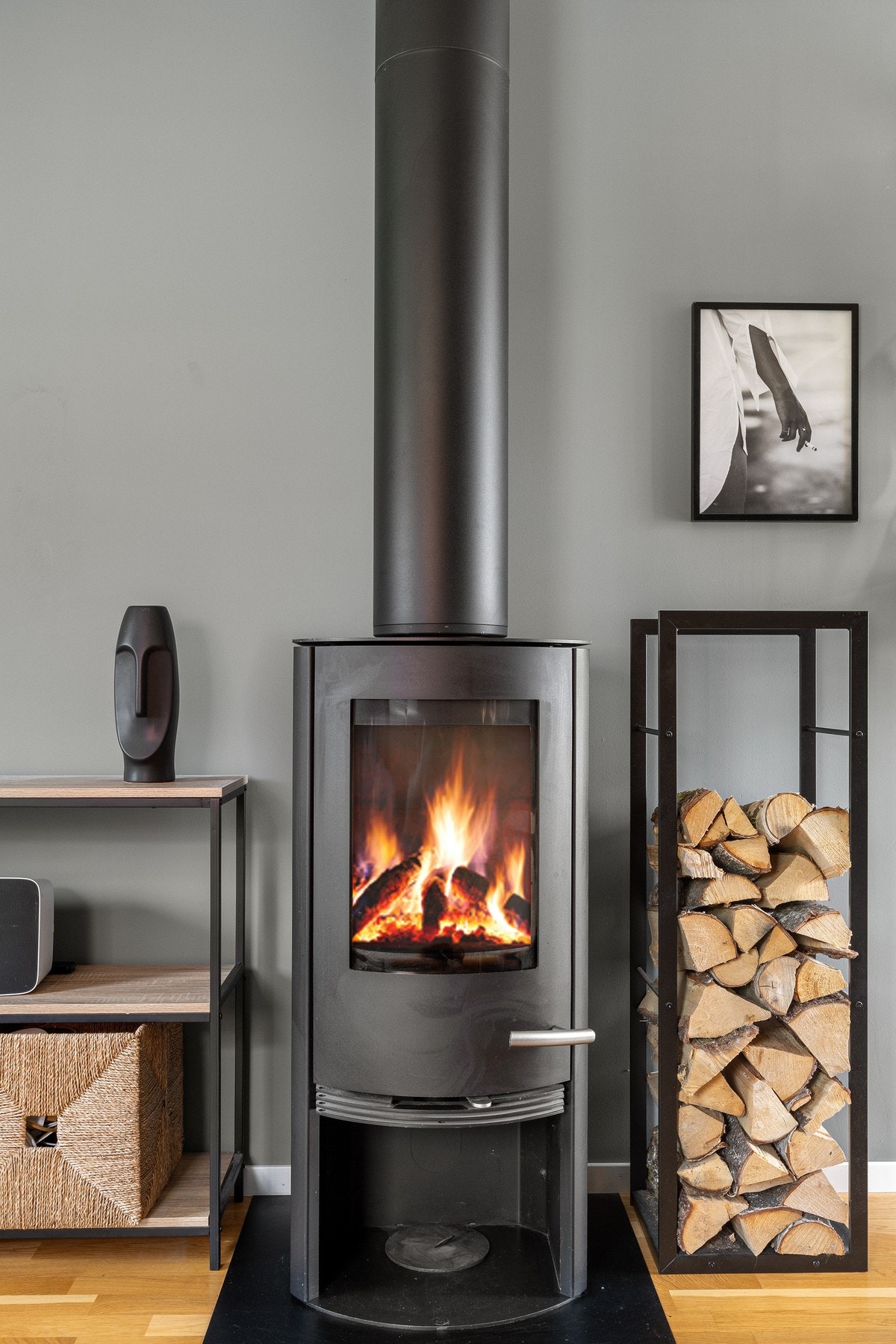 Vedfyring for gode oppvarmings muligheter Galleribilde